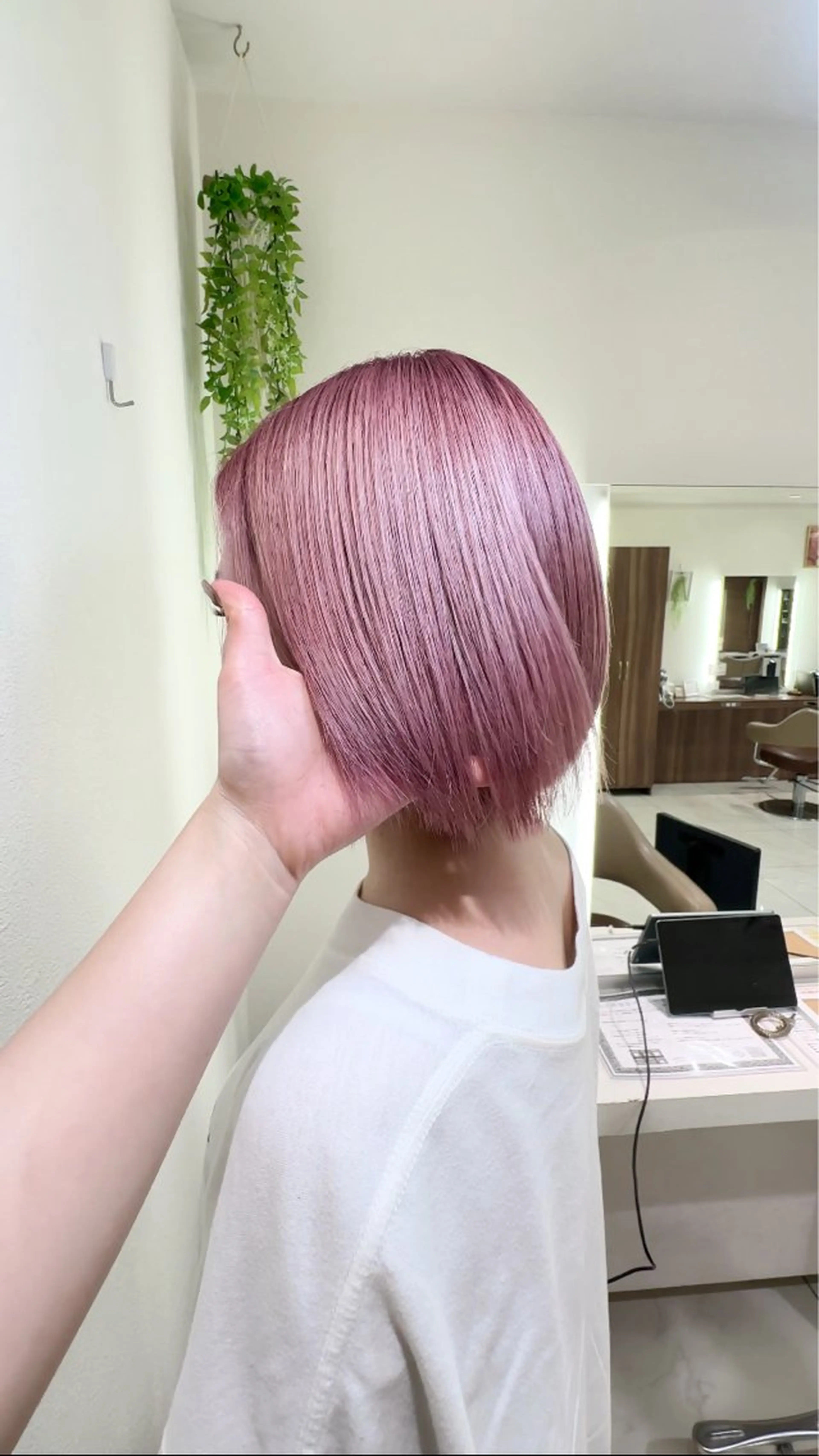 カラー ブリーチ 加藤芽実カラーリスト ／ミルクティーカラーのヘアスタイル