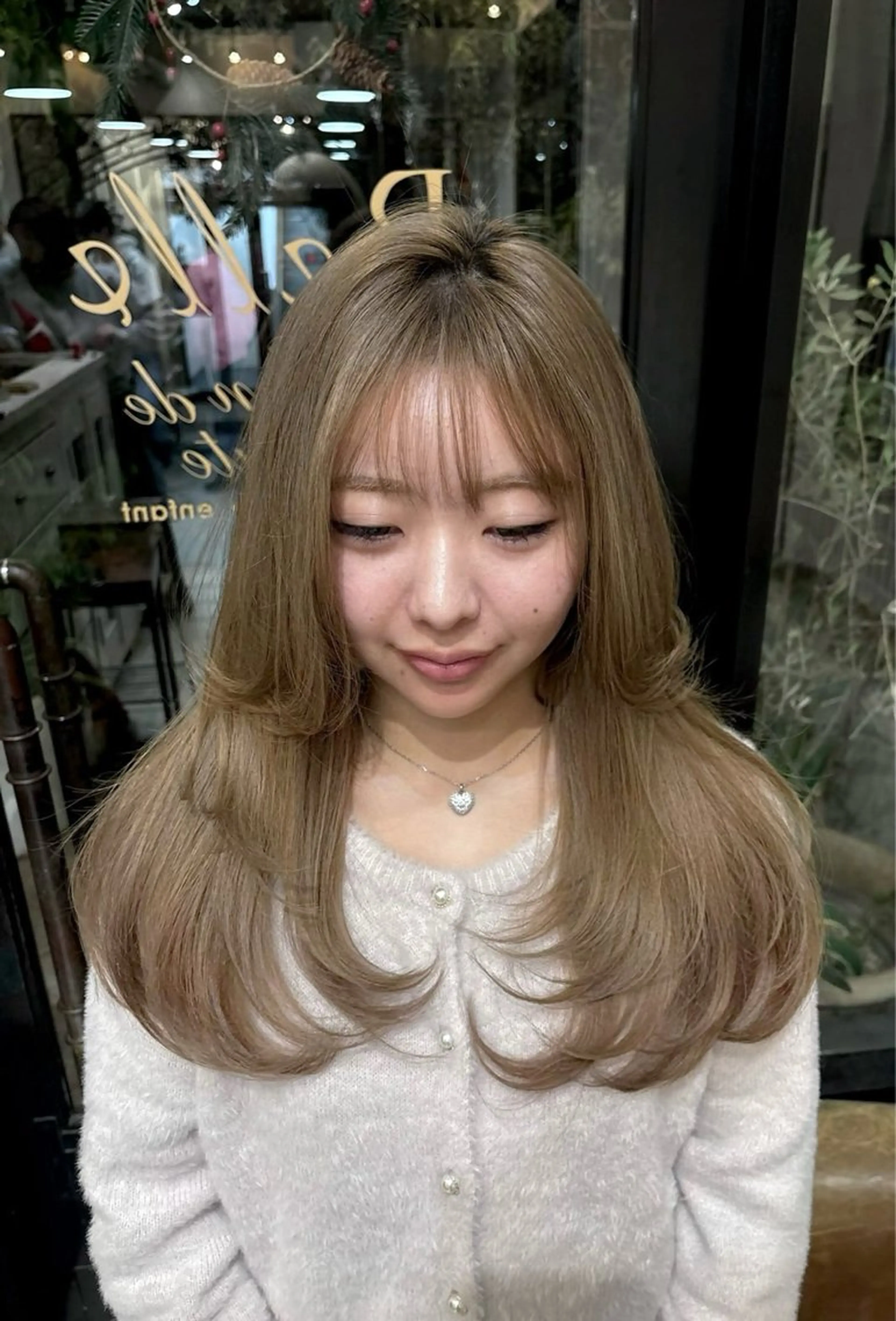 ロング レイヤーカット ロング カット トリートメント りく　レイヤーカット ケアブリーチのヘアスタイル