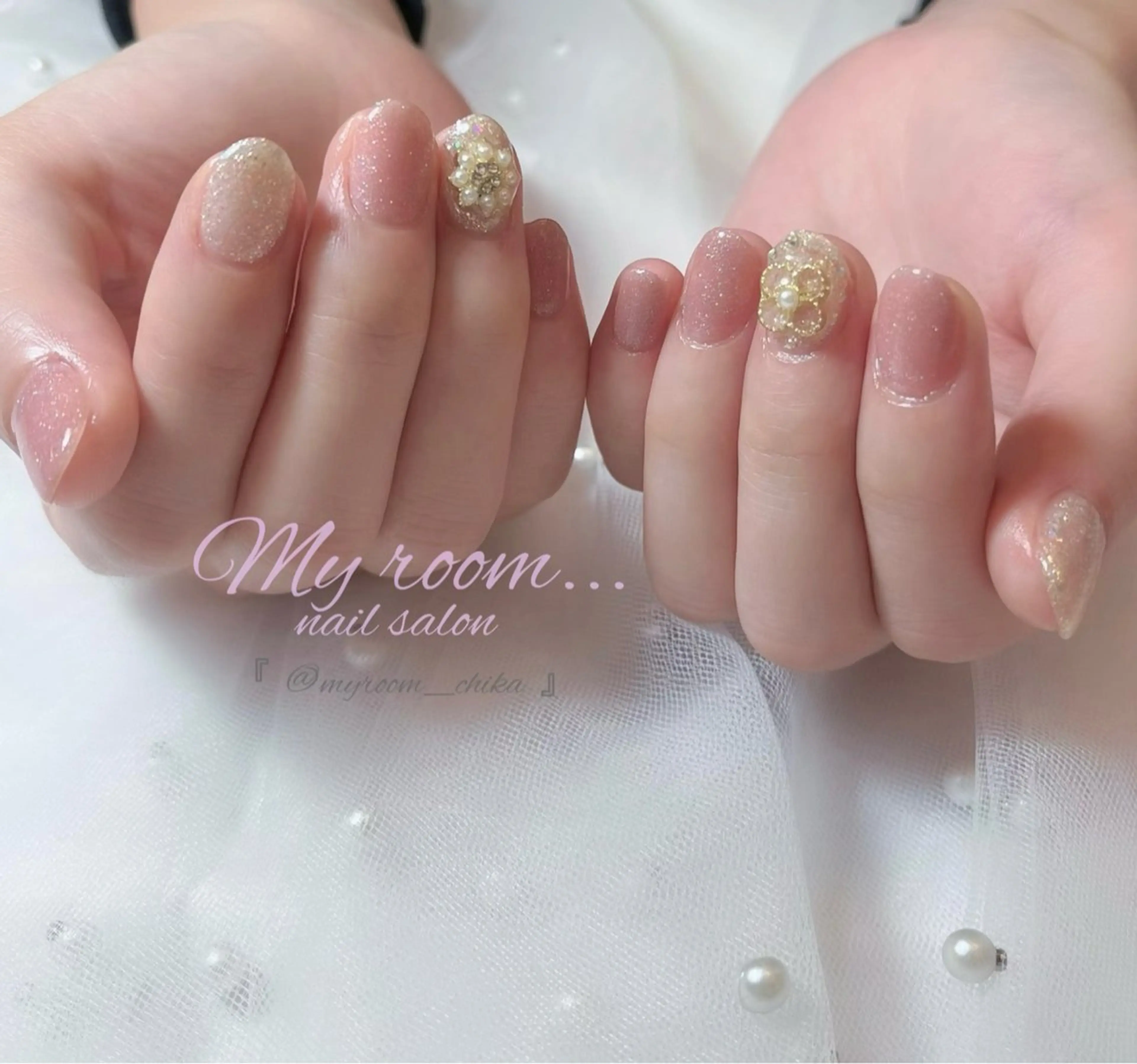 ネイル ラメ(グリッター) ピンク ハンドネイル フットネイル Amua.facial salon所属・Amua.ハーブ 新宿御苑駅前のエステ・リラクイメージ