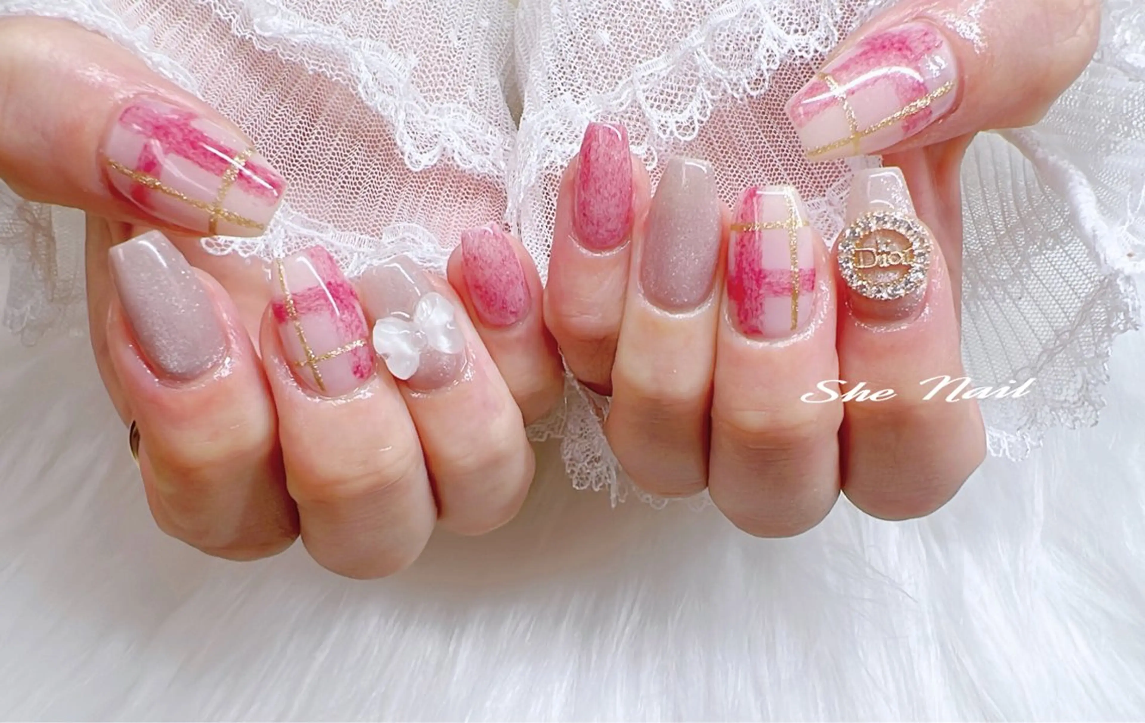 ネイル チークネイル 成人式 長さ出し フレンチネイル キラキラネイル ハンドネイル She Nail所属・ISA_ BELLAのネイルデザイン