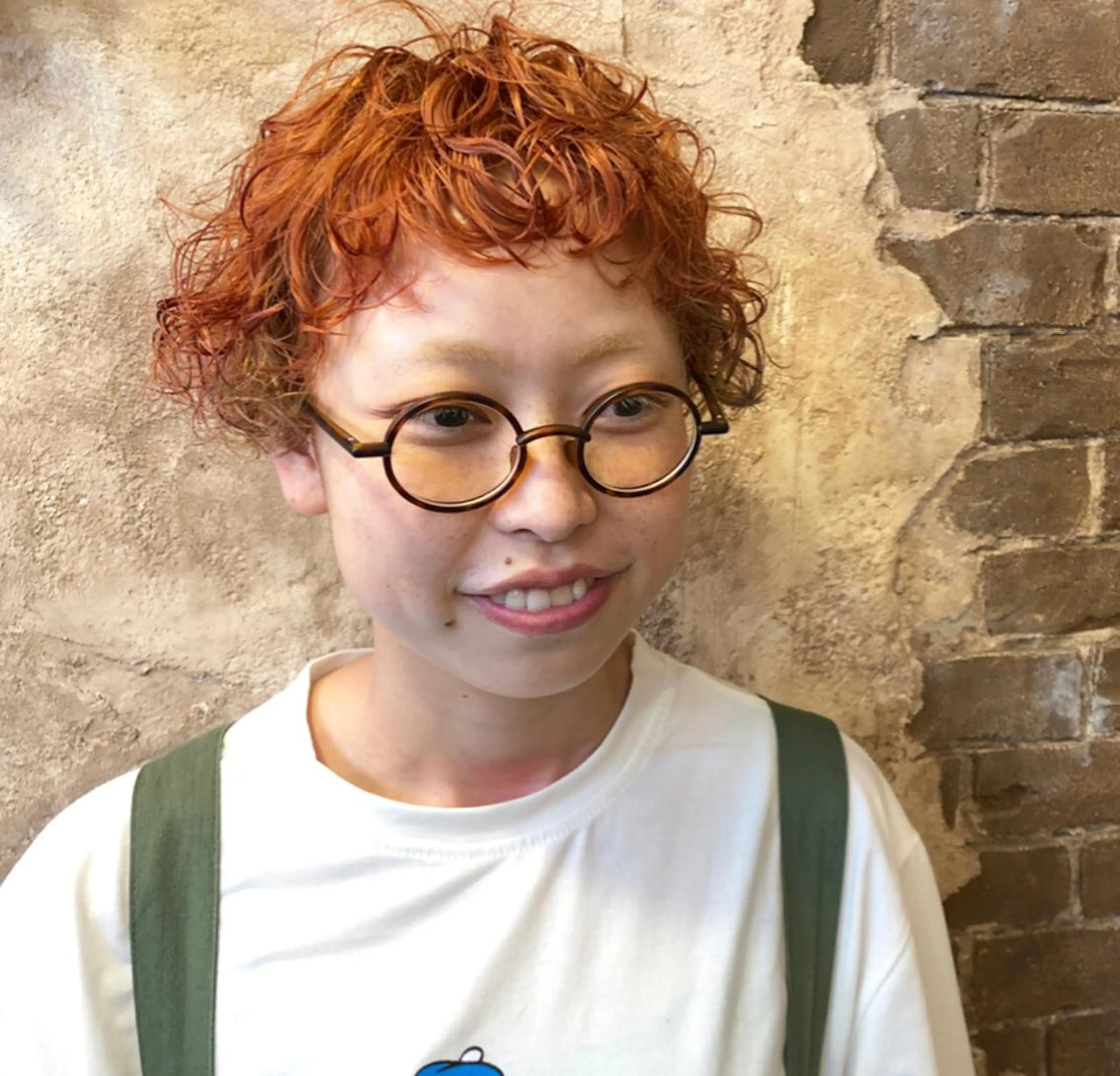 ショート カラー ブリーチ、パーマ 西部笑のヘアスタイル