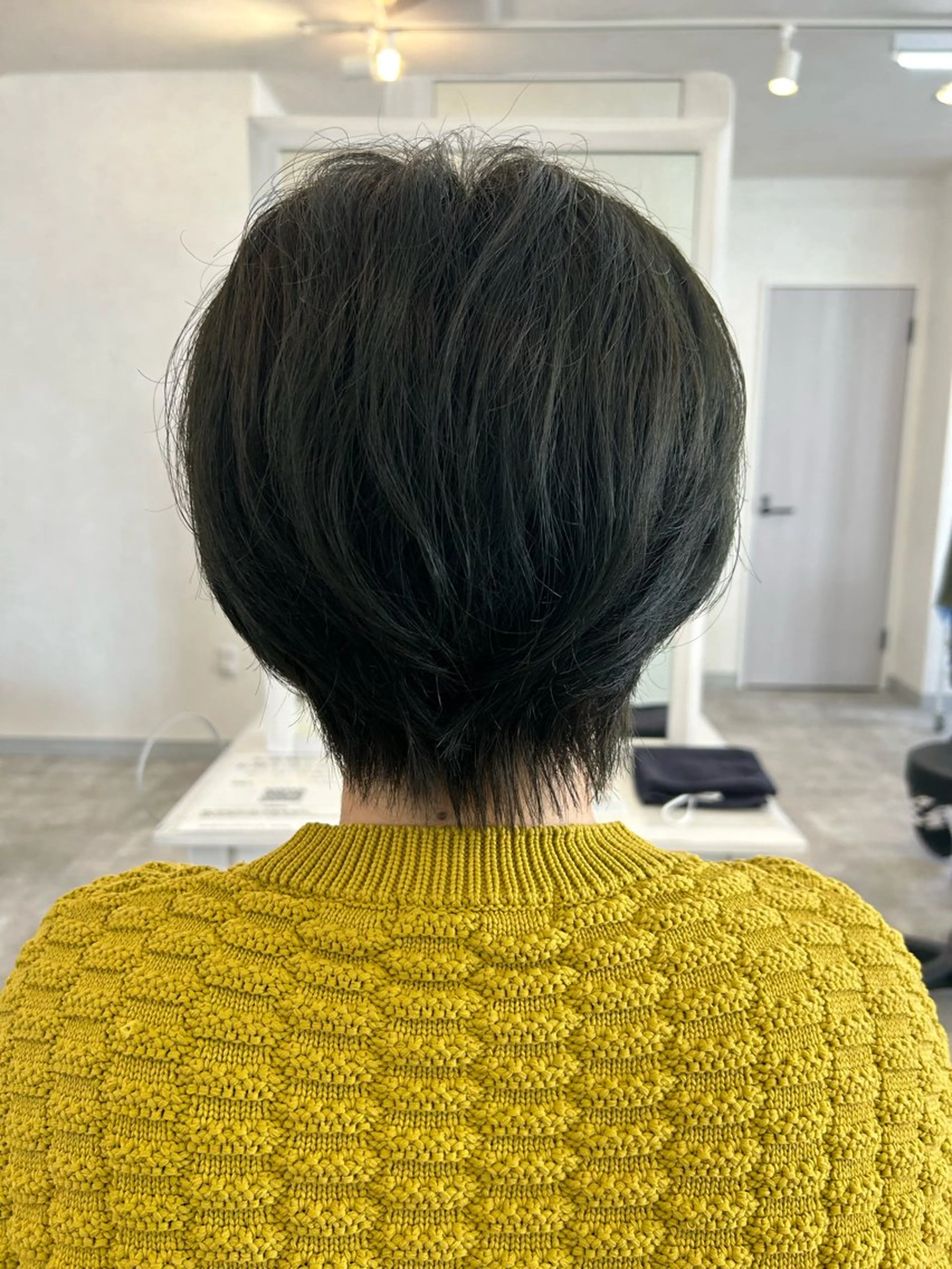 カラー 稲井 裕美のヘアスタイル