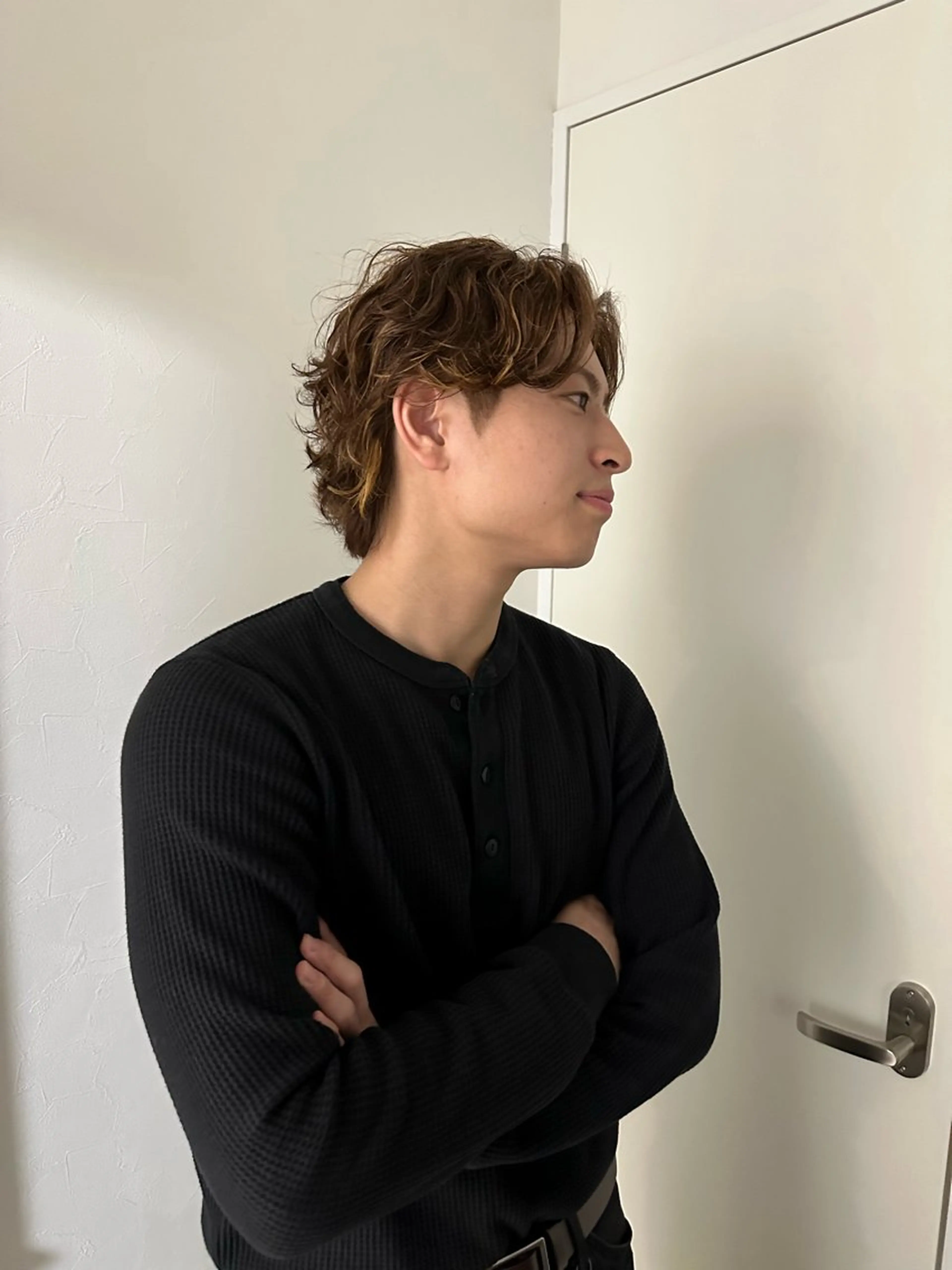 ショート パーマ メンズ かきあげバング カット パーマ enrichミヤモト ヒロヤのヘアスタイル