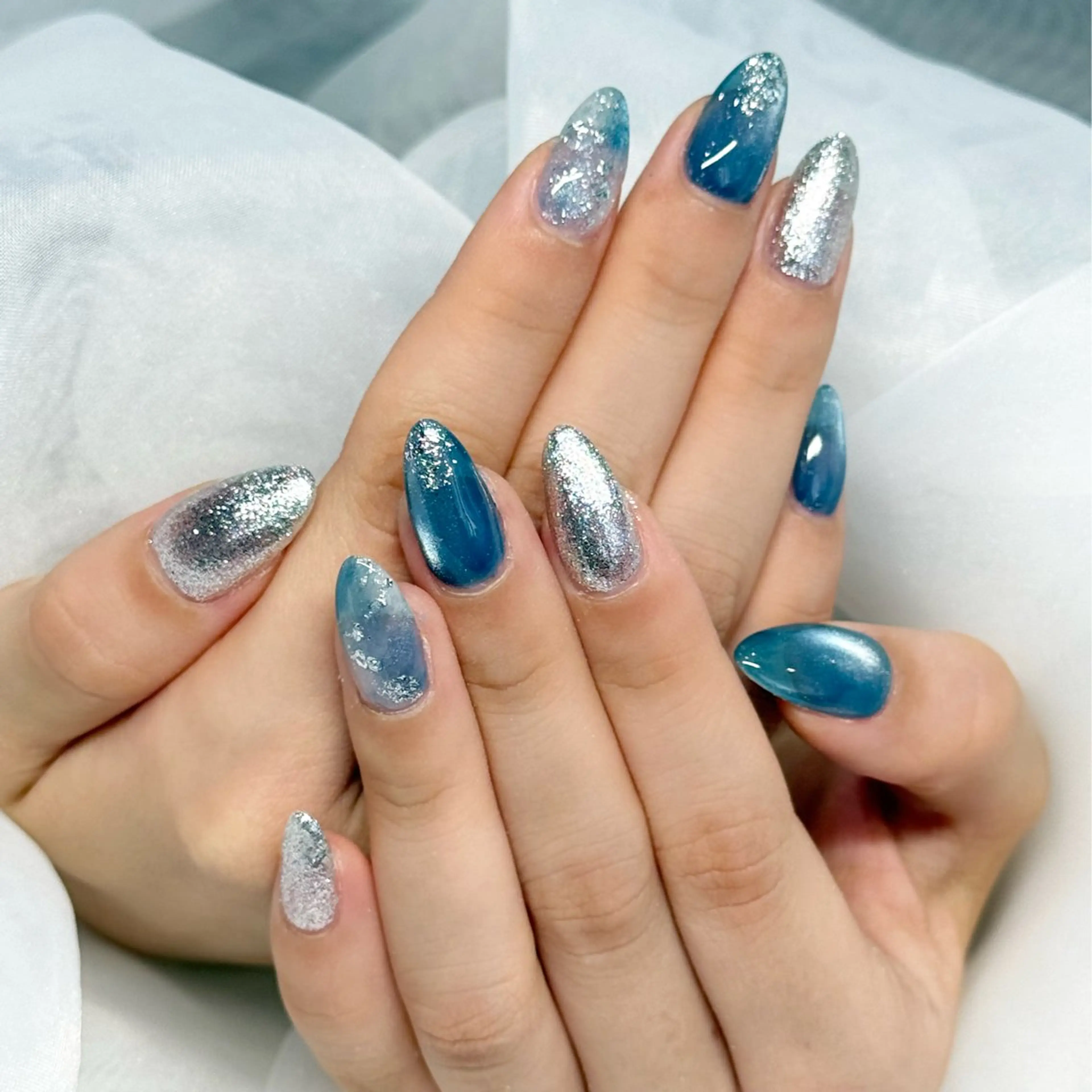 ネイル ブルー ニュアンスネイル シンプルネイル ハンドネイル Carina Nail所属・CarinaNail Chieのネイルデザイン