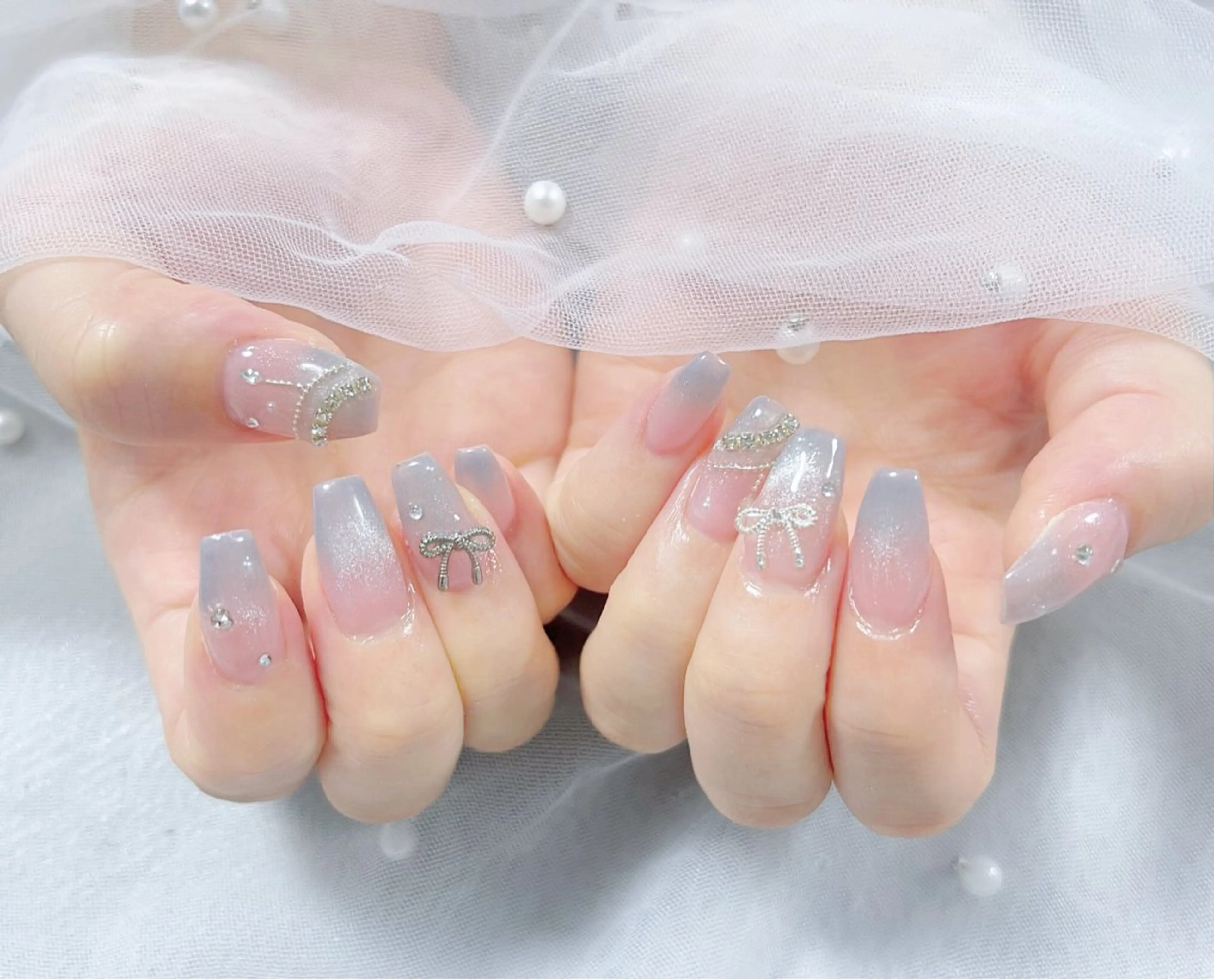 ネイル オーロラネイル クリアネイル フラッシュネイル ジェルネイル グラデーション ハンドネイル Amee Nailsalonのネイルデザイン