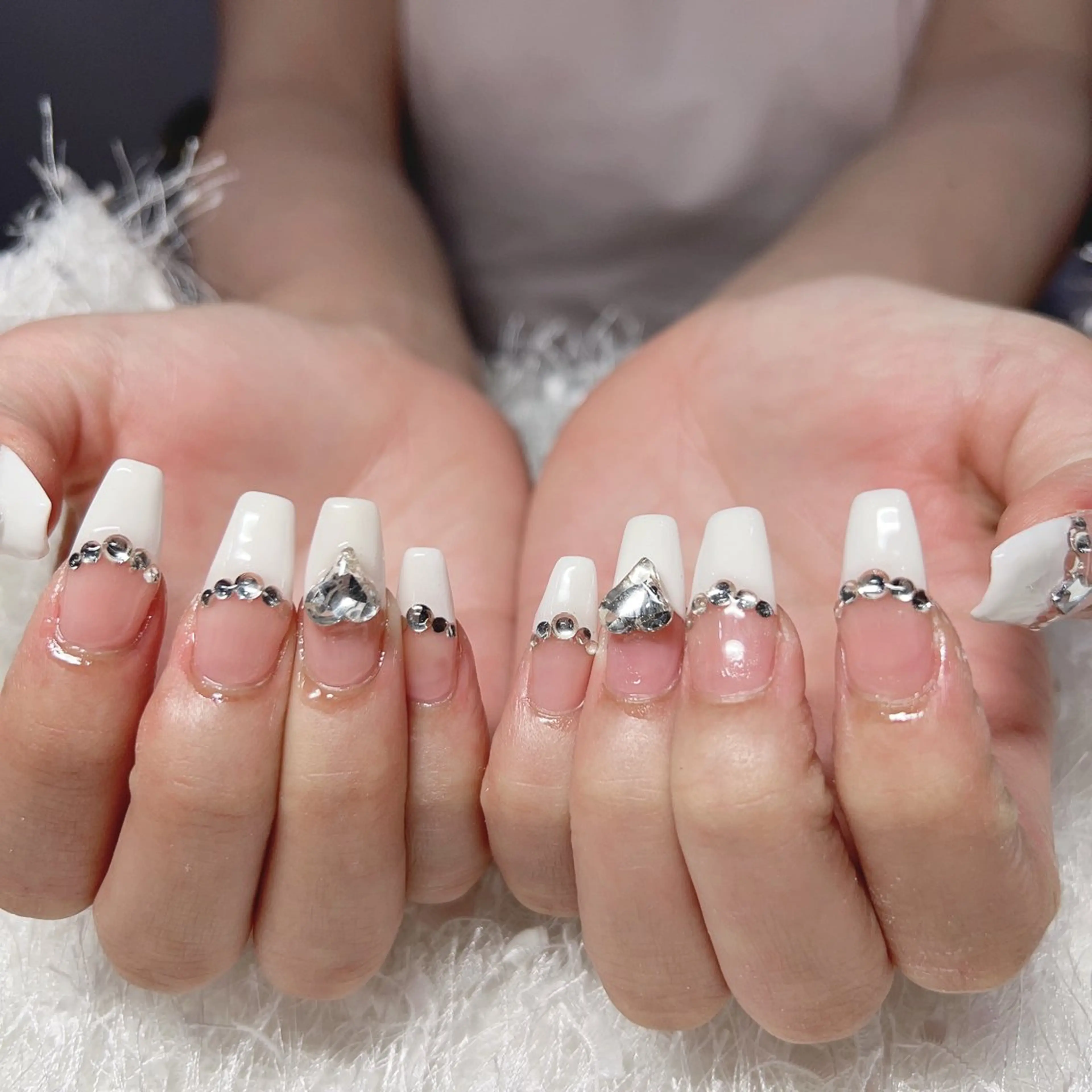 ネイル フレンチネイル ハート un Riche kayanoのネイルデザイン