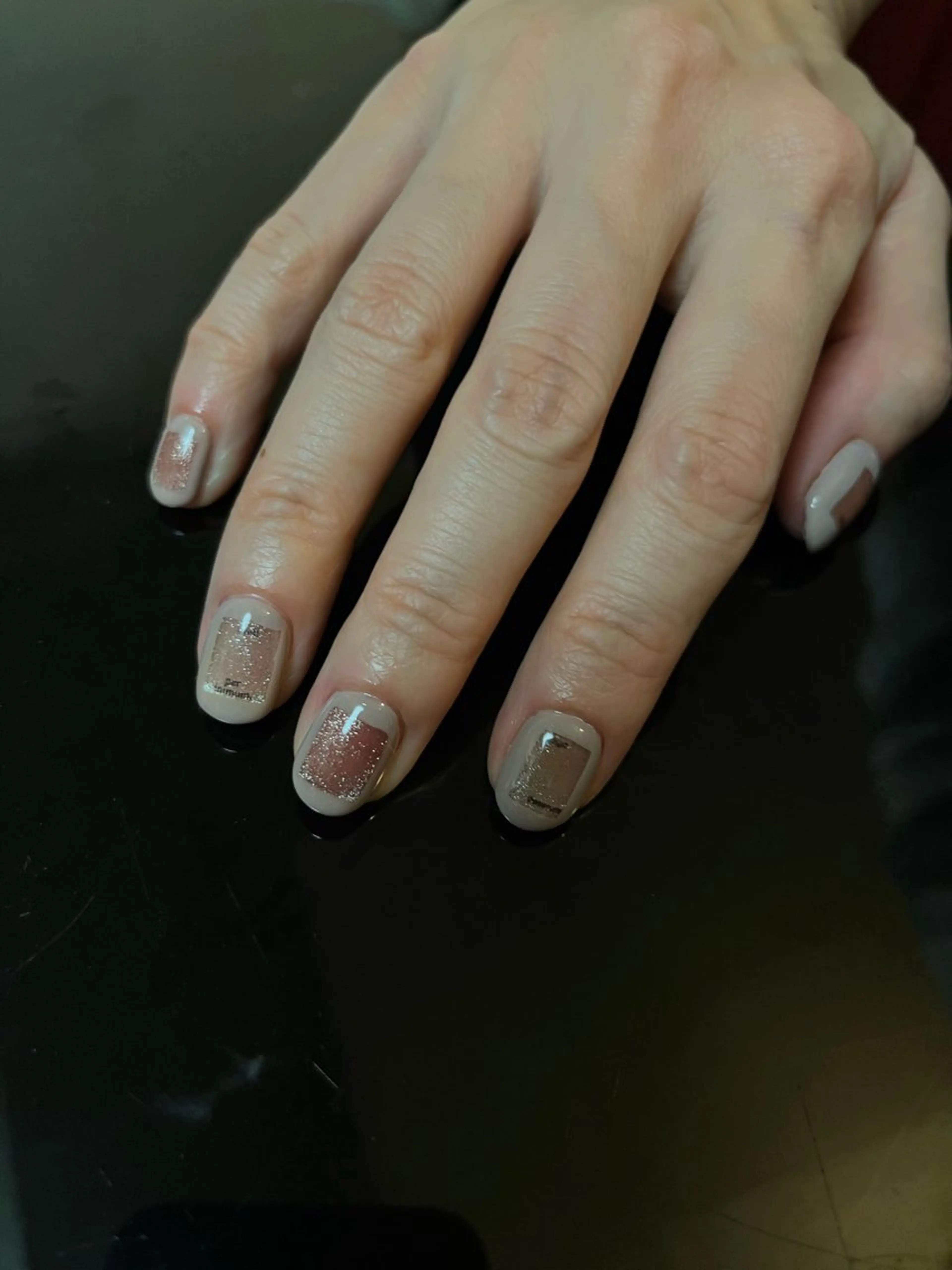 ネイル ジェルネイル マグネットネイル 赤色 ハンドネイル himitsukichi所属・himitsu kichiのネイルデザイン