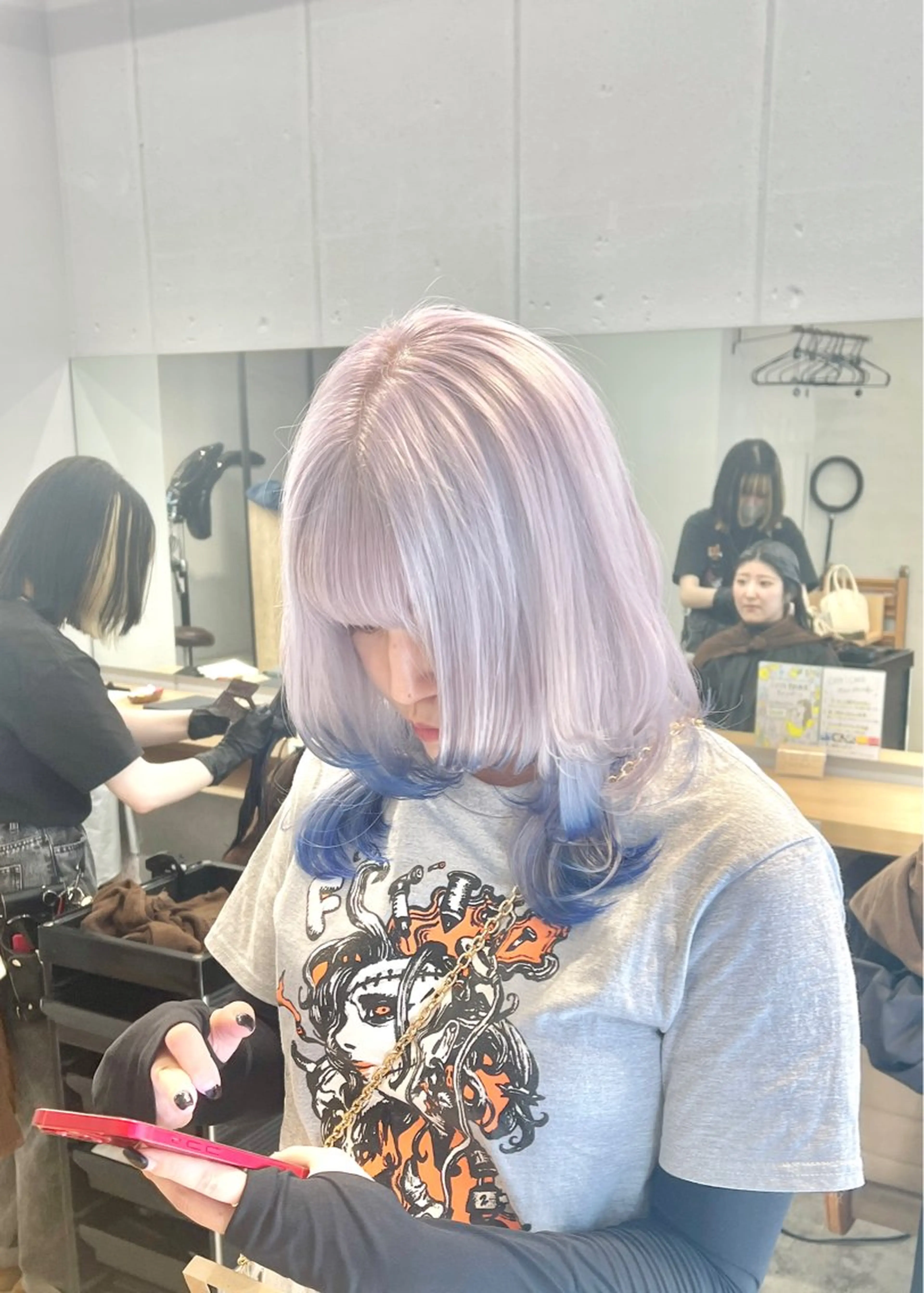 ミディアム カラー ブリーチ ブルーカラー SALOWIN柏Suite所属・ブリーチ毛の縮毛矯正 ハイトーン/岡本智樹のヘアスタイル