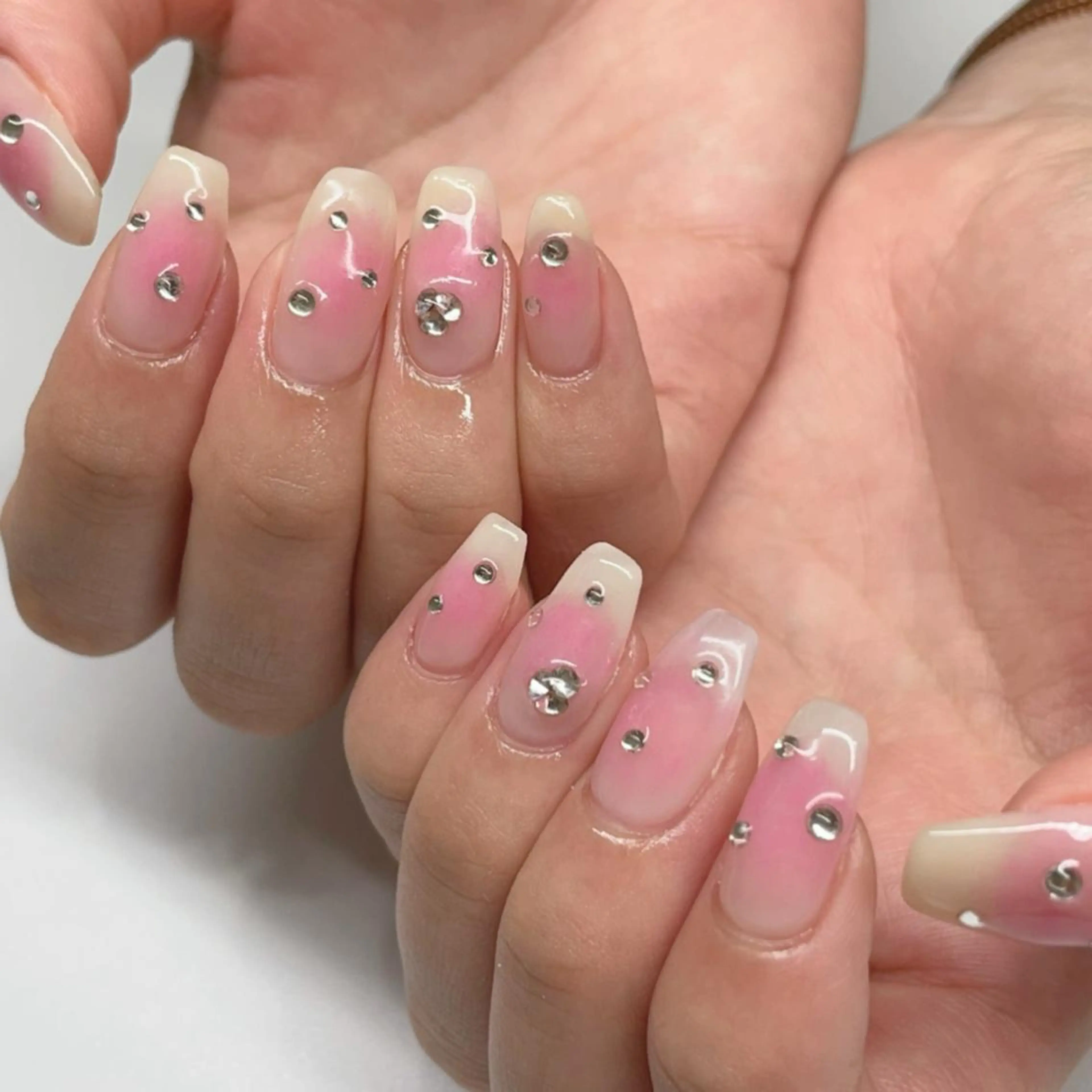 ネイル ジェルネイル グラデーション 持ち込み ニュアンスネイル オフィスネイル Lety total beautyのネイルデザイン