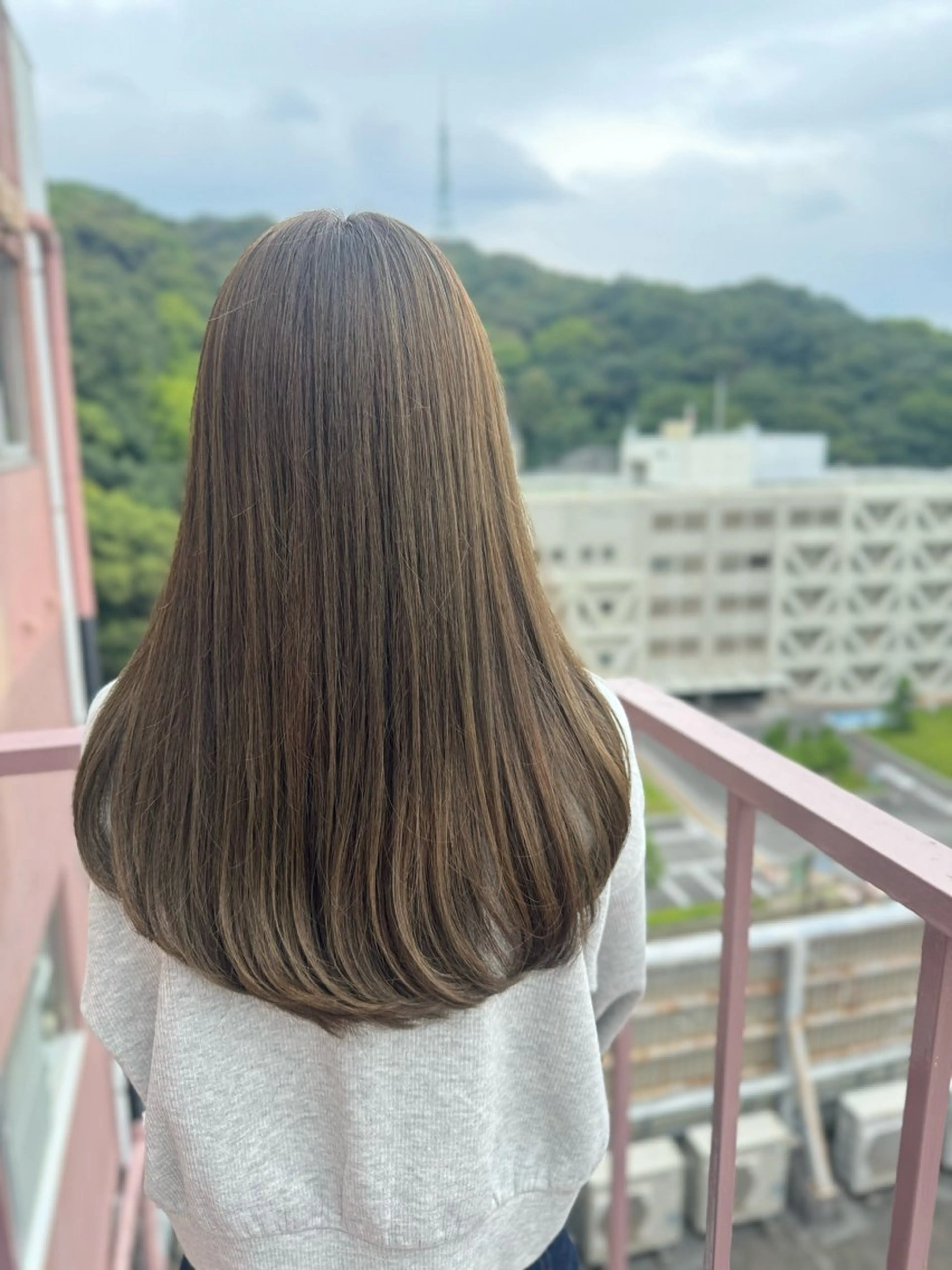 セミロング カラー ベージュカラー オリーブベージュ カット ヘアカラー トリートメント Viage （ビアージュ）のヘアスタイル