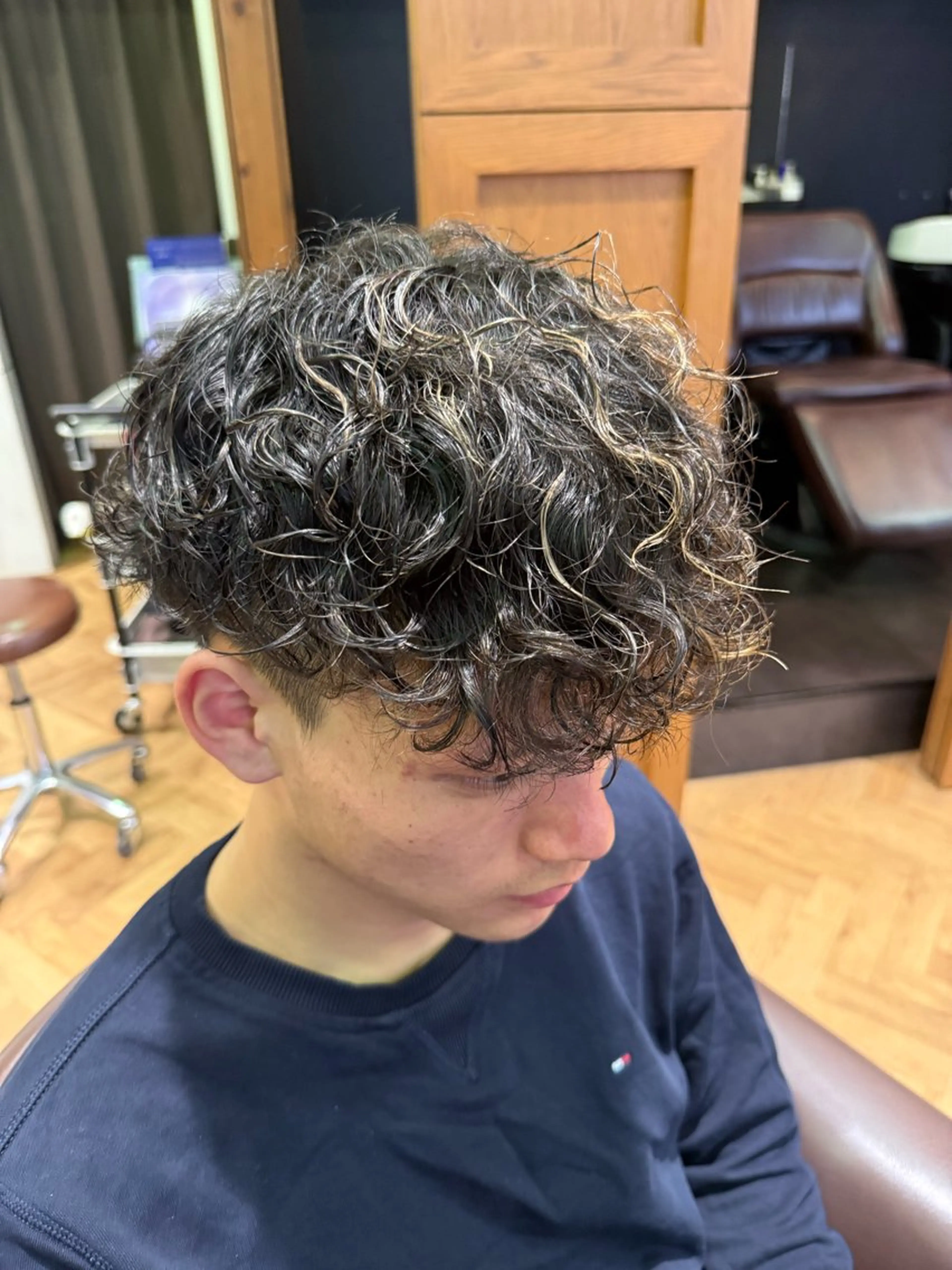 ショート パーマ メンズ スペインカール 溝口 槙里也のヘアスタイル