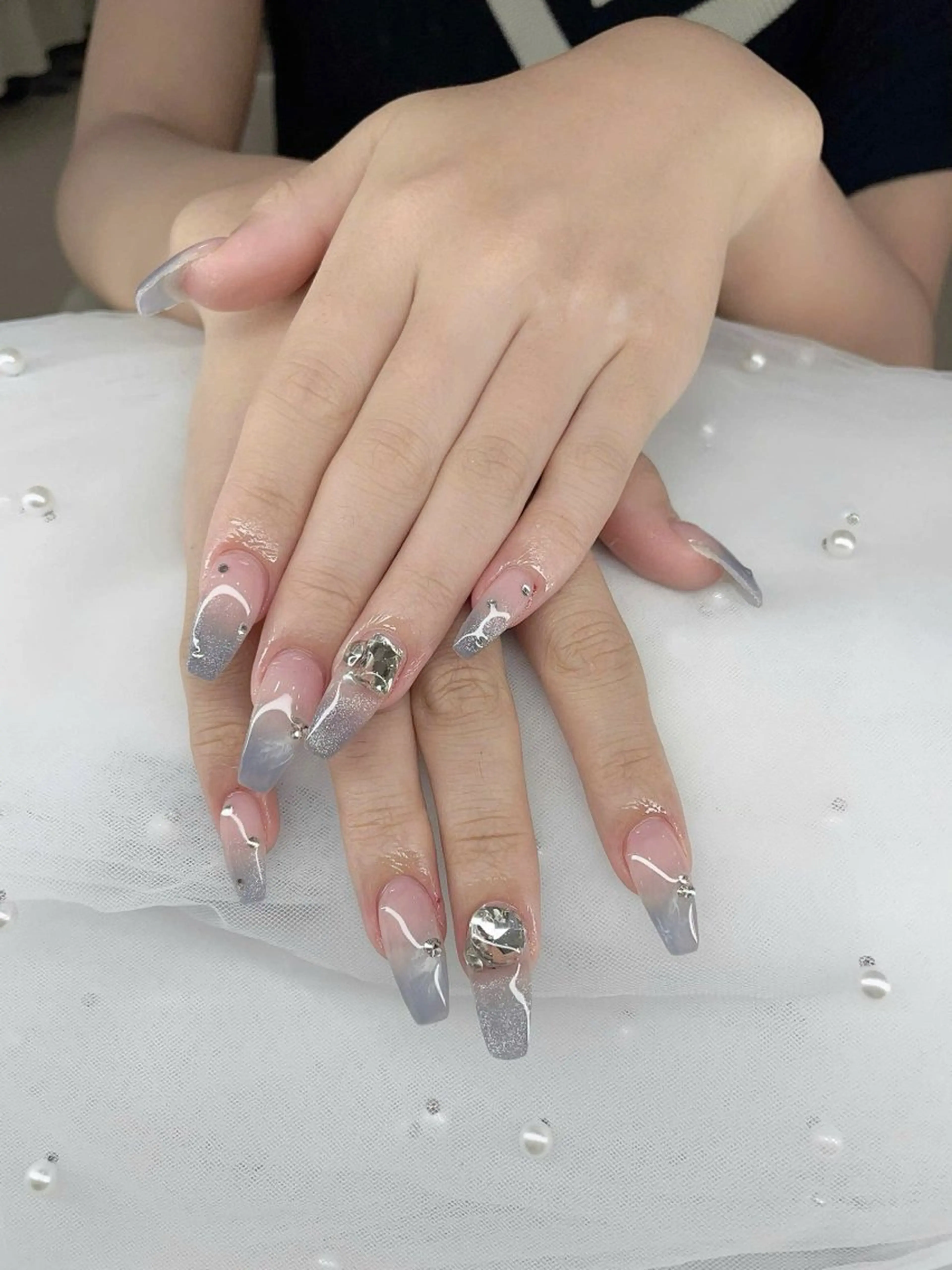 ネイル アニマル柄 オーロラネイル チークネイル フラッシュネイル ジェルネイル Lyna 池袋のネイルデザイン