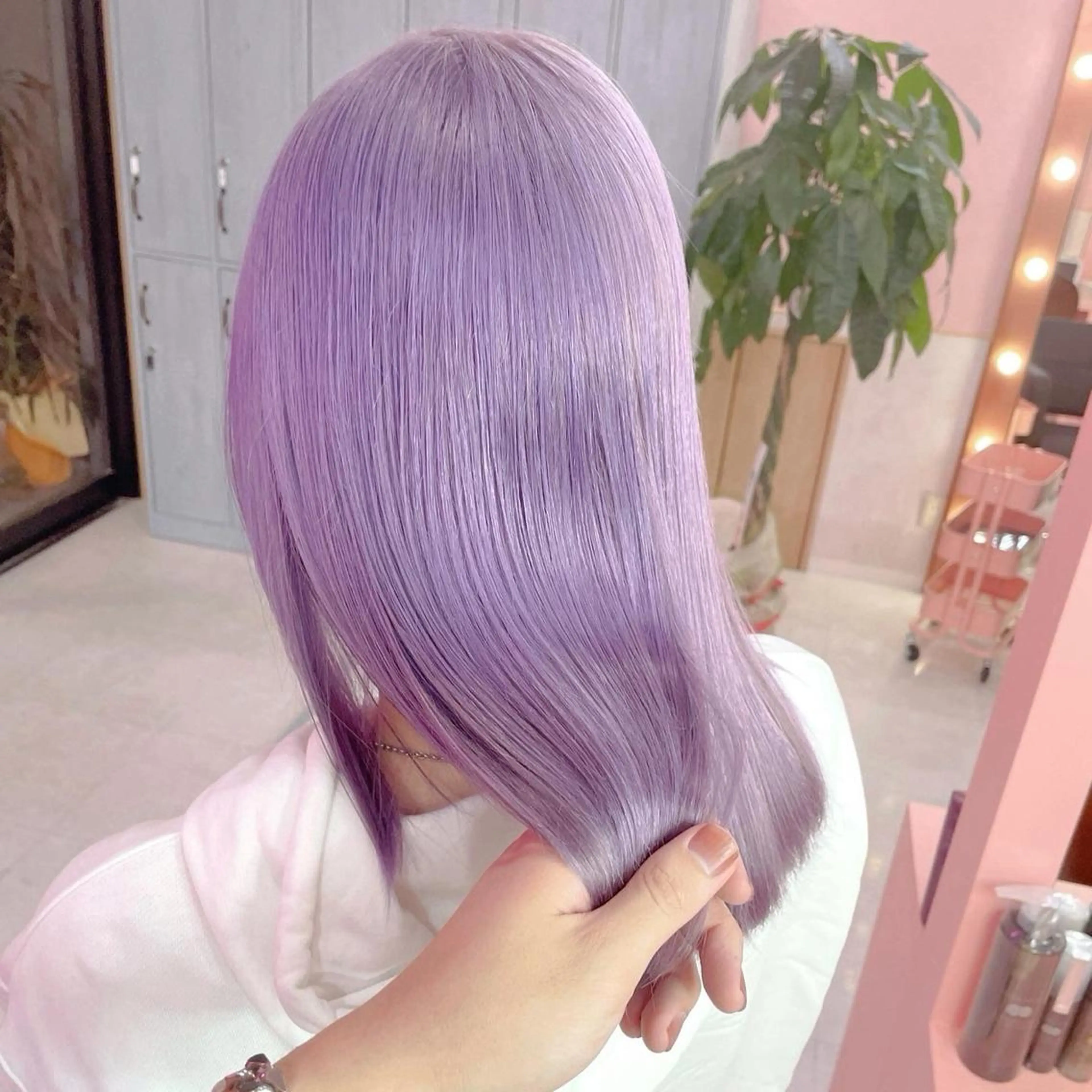 ミディアム カラー アッシュ アッシュグレー アッシュグレージュ バレイヤージュ ミストバング ヘアカラー トリートメント ヘアセット NEWONE所属・ハイトーン特化🌟 LEONのヘアスタイル