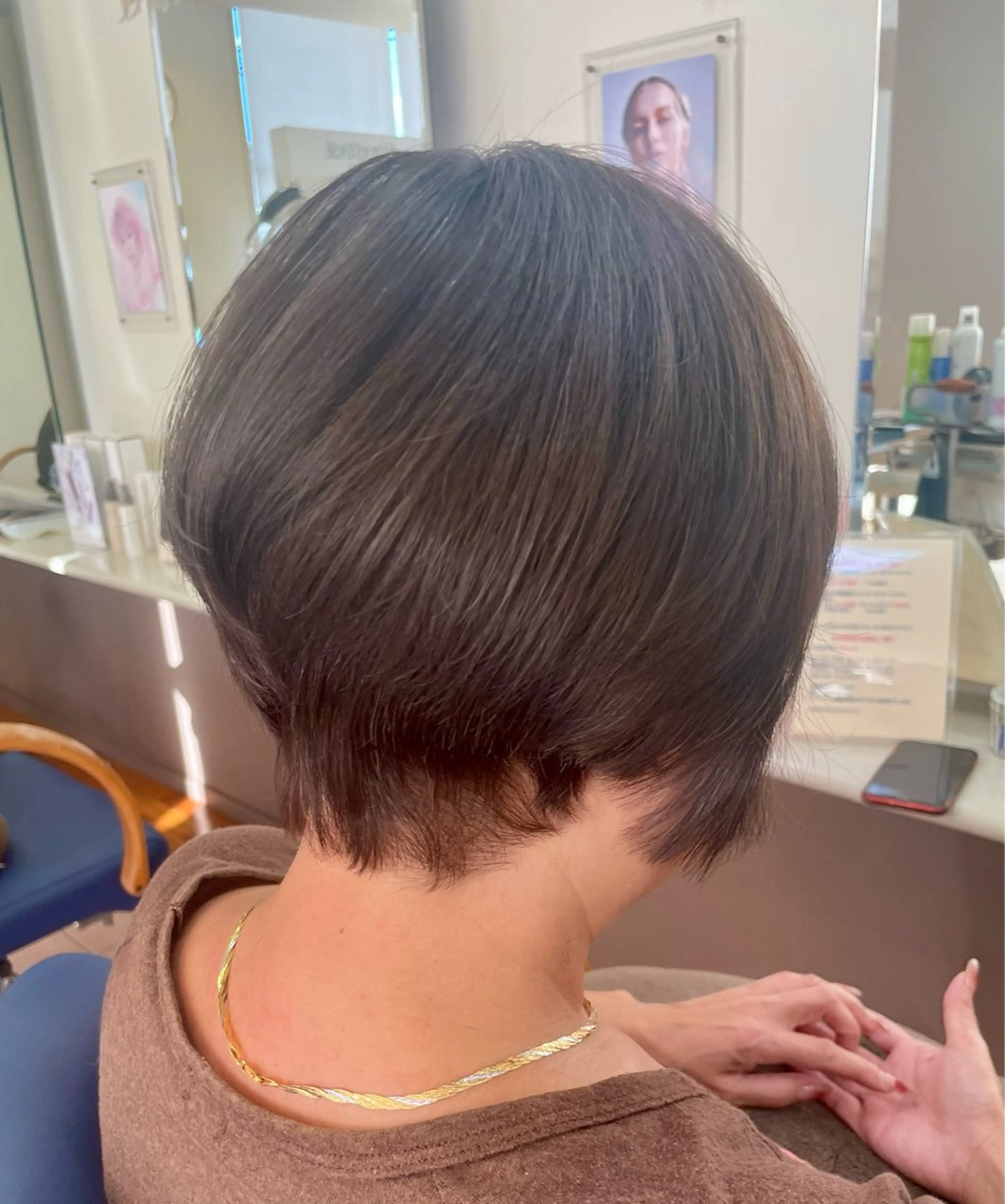 ショート カット ヘアカラー attrice杉山 綾乃のヘアスタイル