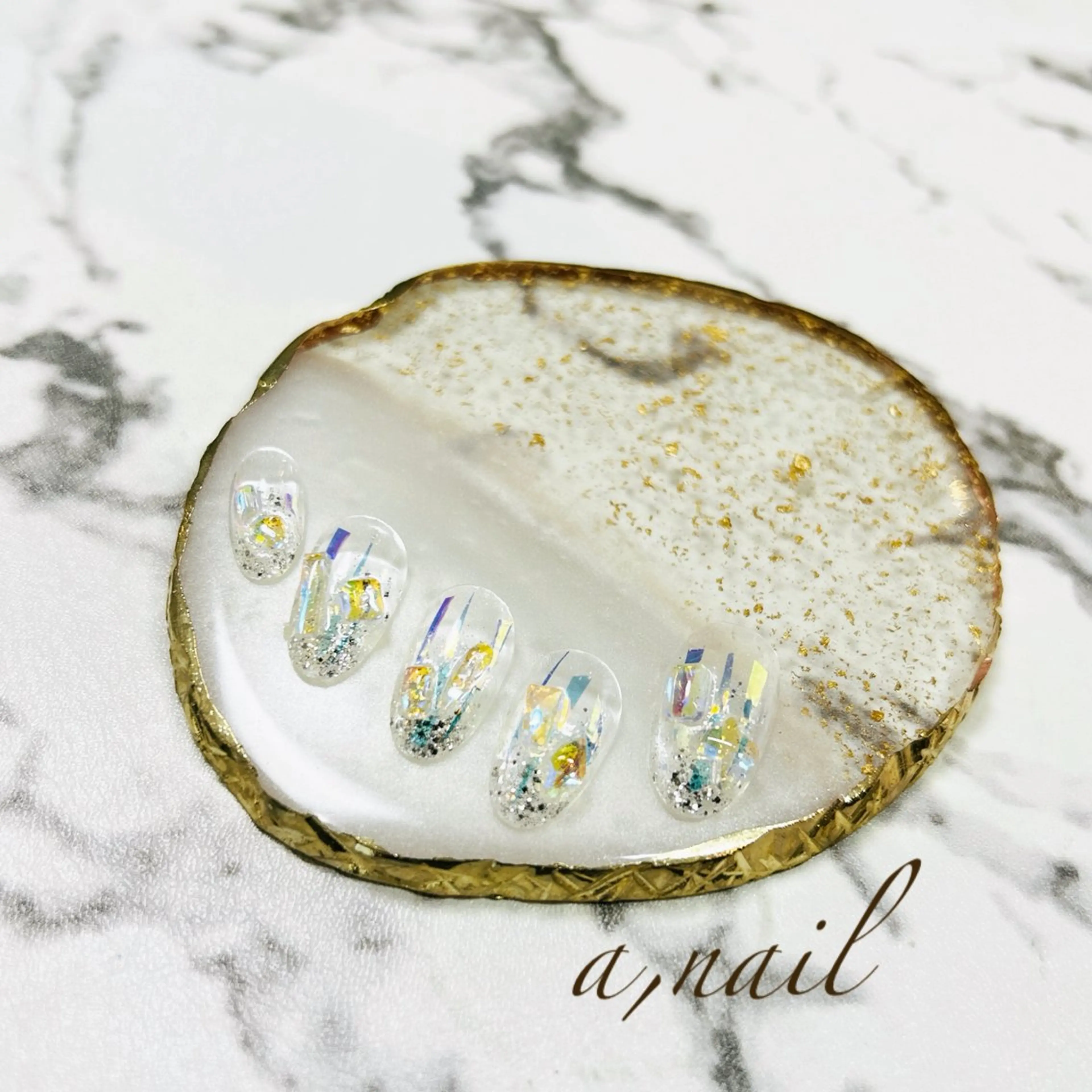 ネイル オーロラネイル グラデーション キラキラネイル ラメ(グリッター) ラメグラデーション ハンドネイル ネイルサロン エーネイルのネイルデザイン