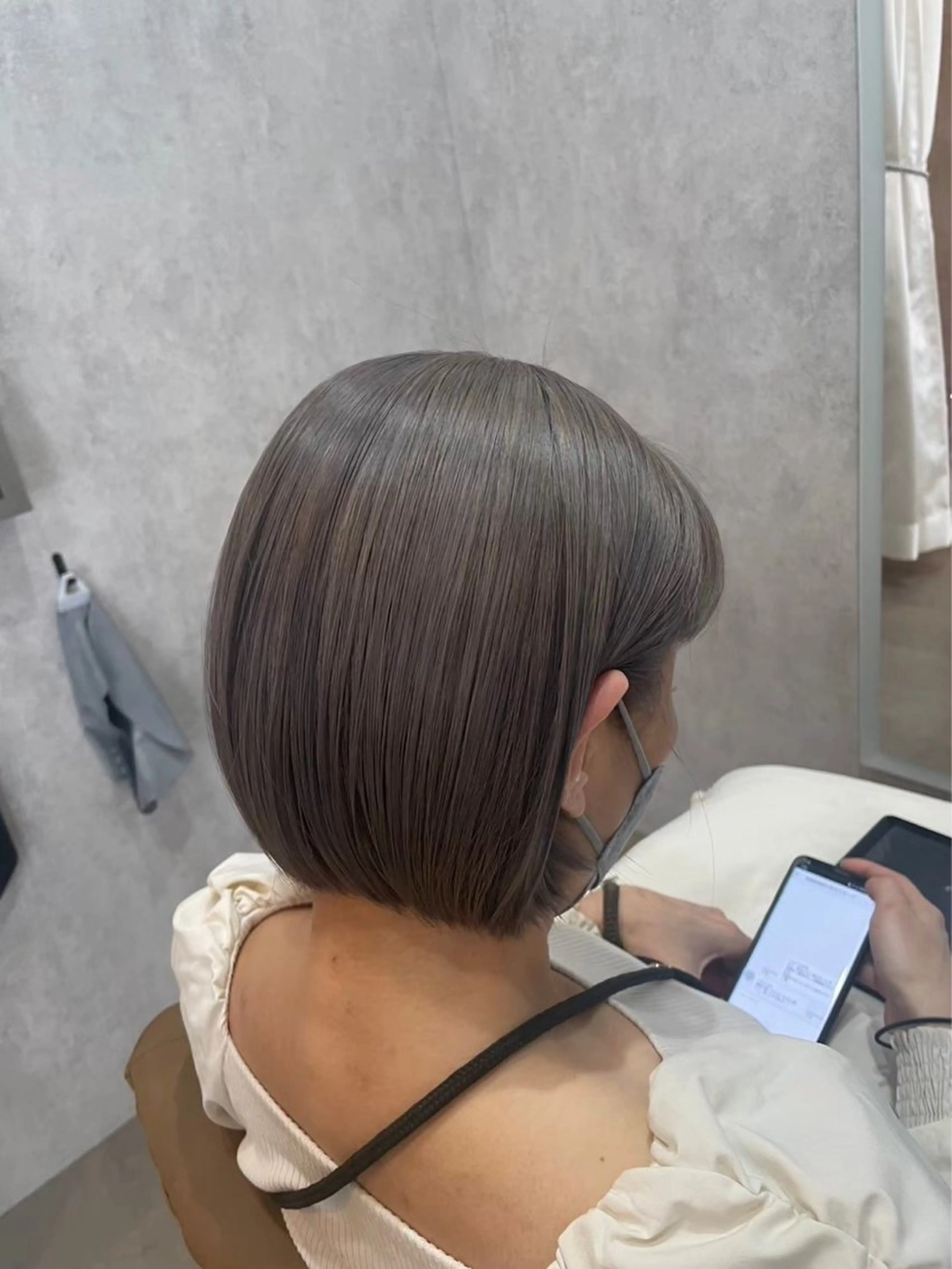 ショート カラー 切りっぱなしボブ ブリーチ 透明感カラー グレージュ ハイトーンカラー ヘアカラー Atmos sunny terrace所属・Kyota 野田美容師のヘアスタイル
