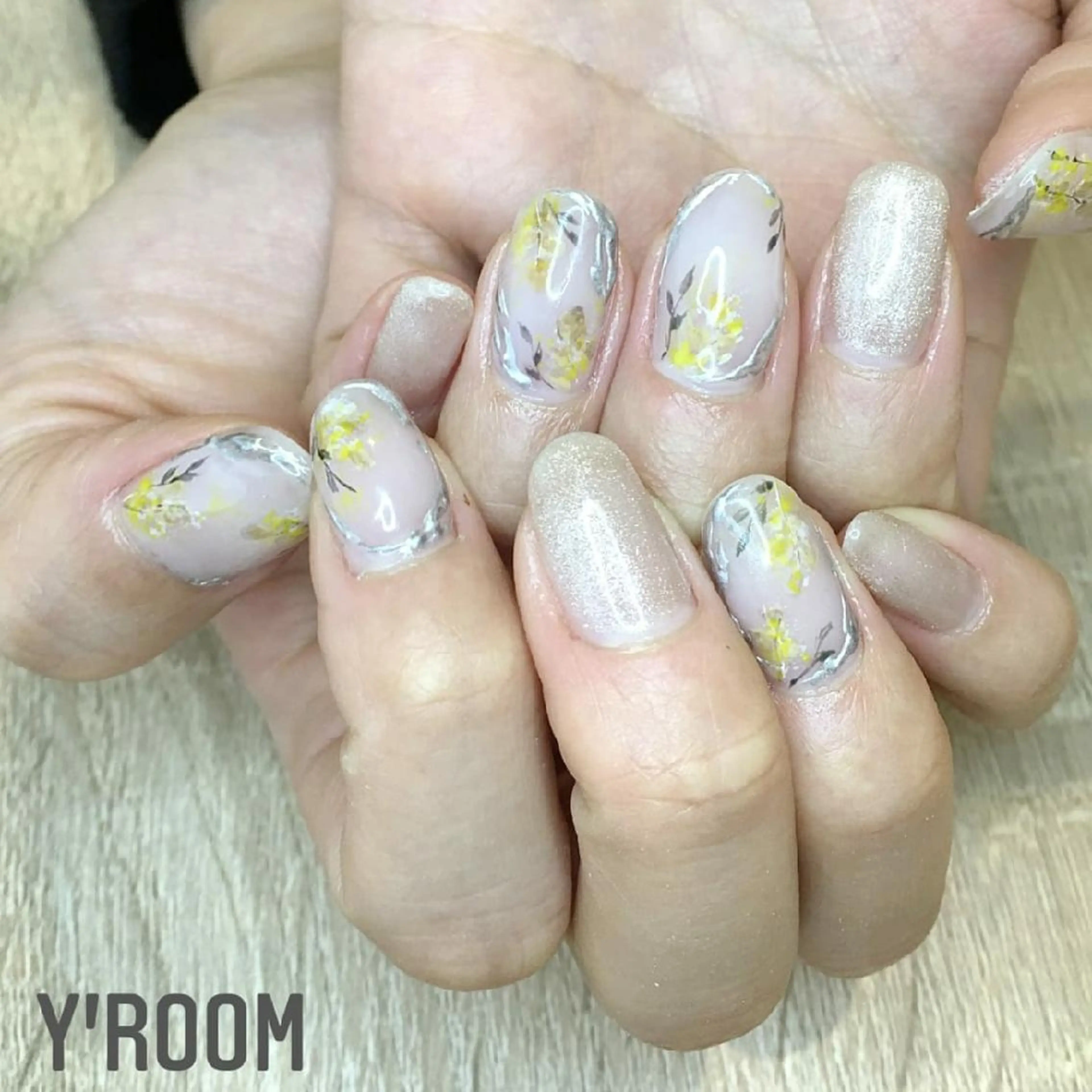 ネイル フラッシュネイル ジェルネイル マグネットネイル ニュアンスネイル ワンカラーネイル YUKA （ネイリスト）のネイルデザイン