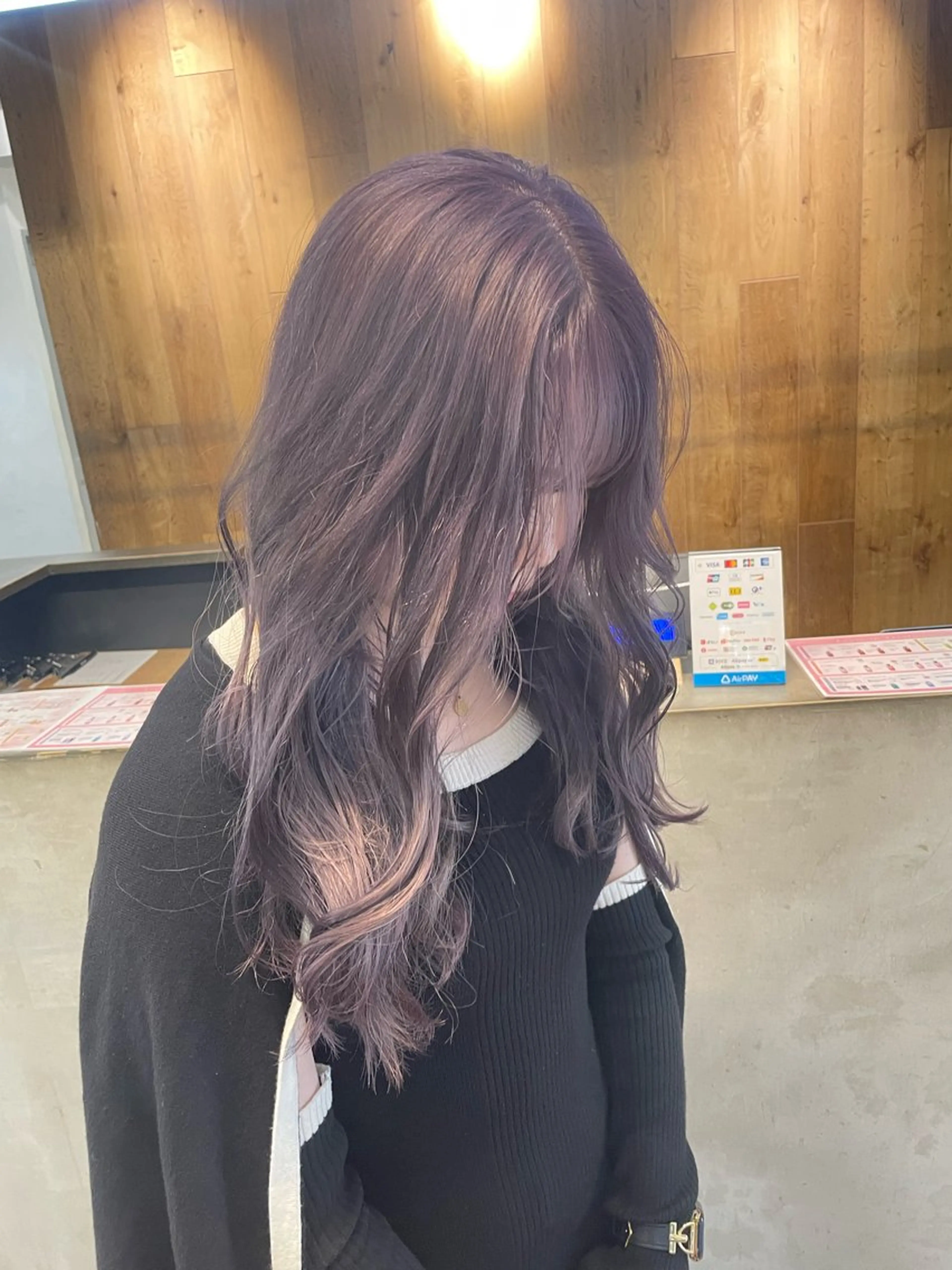 ロング カラー ミルクティー× グレージュMOMOのヘアスタイル