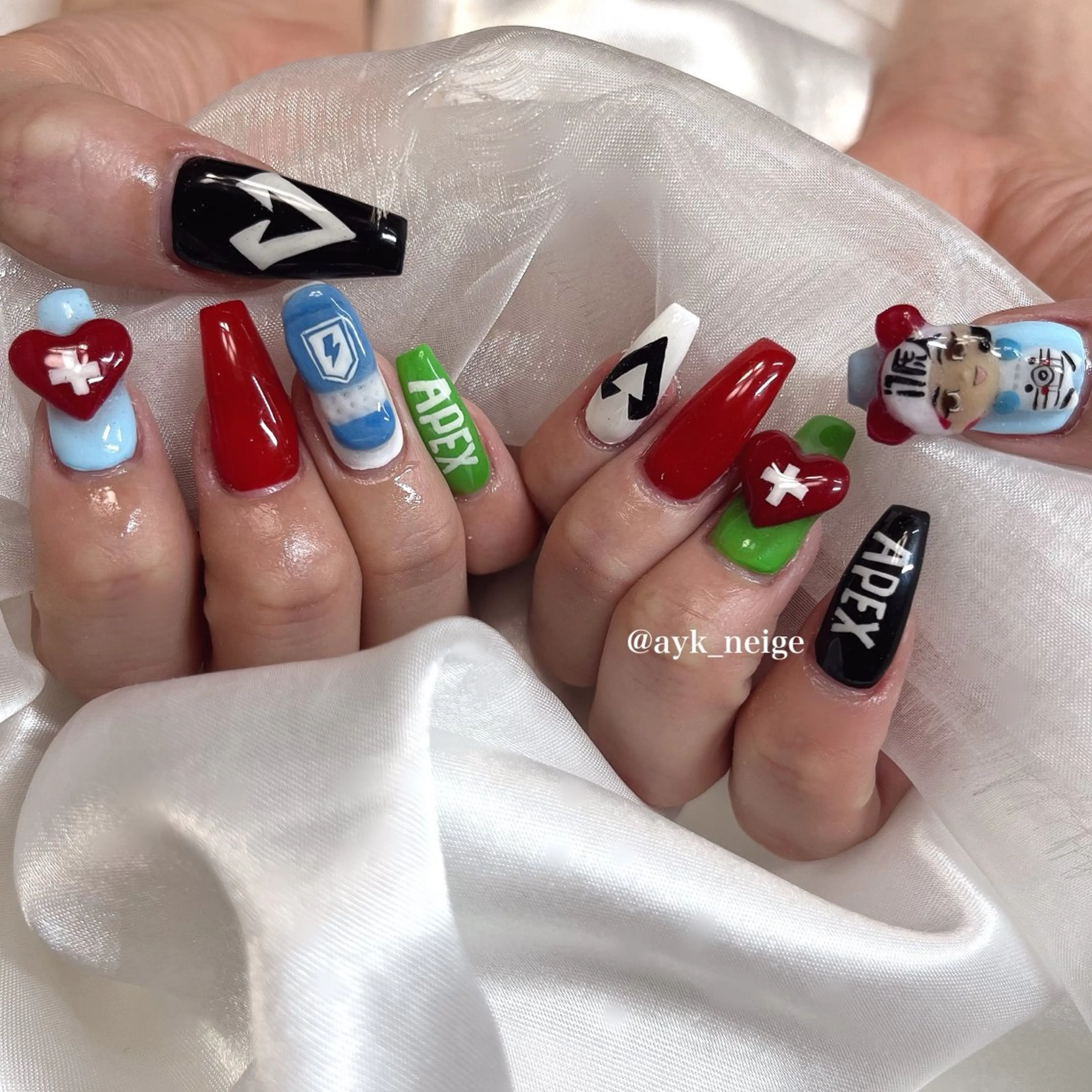 ネイル フットネイル キラキラネイル 韓国ネイル リボン シンプルネイル n'eige nail所属・大谷 綾香のネイルデザイン