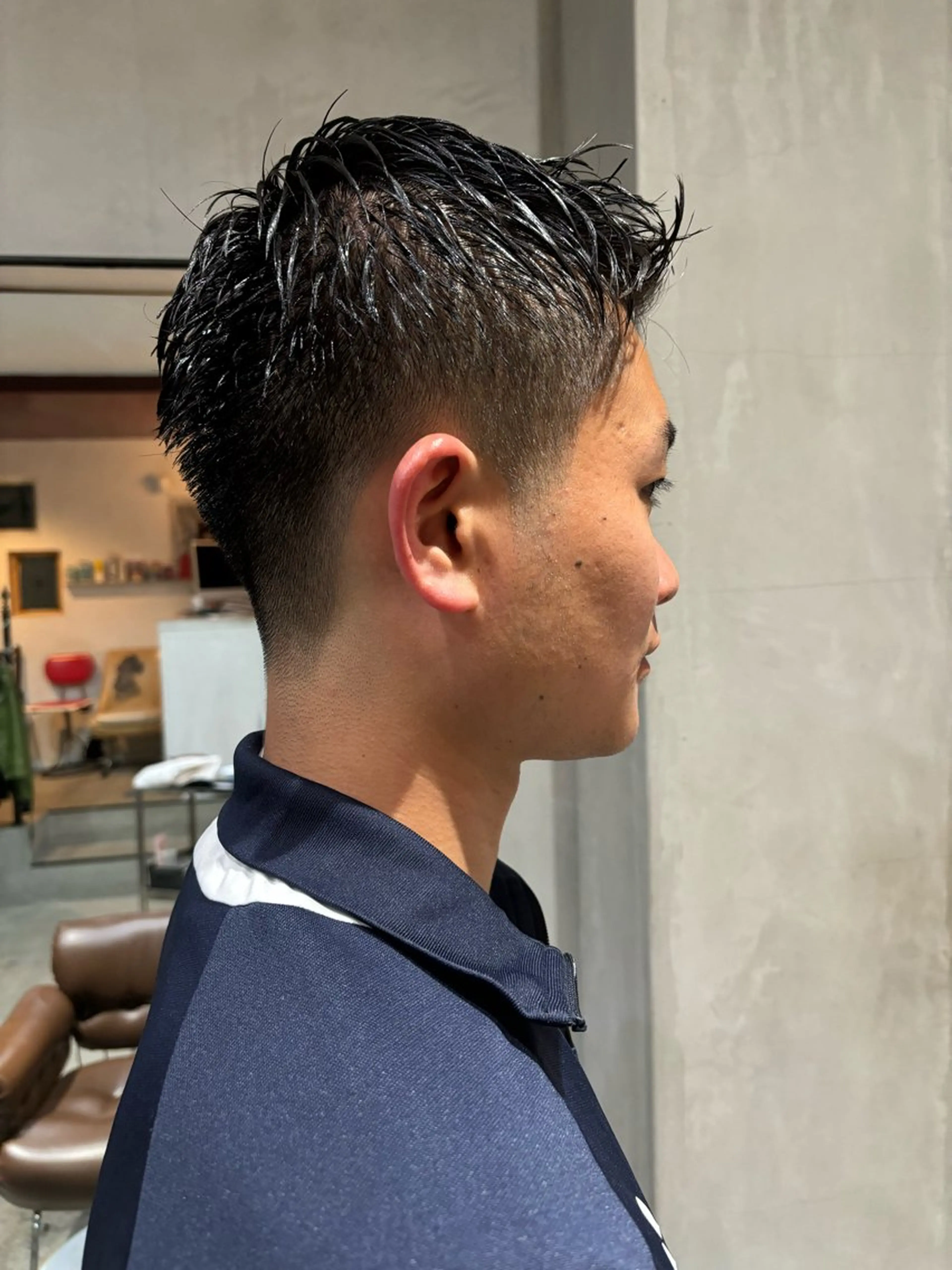 ショート カラー パーマ メンズ センターパート フェードカット 刈り上げ グラデーションカラー ショートヘア 中目黒メンズ刈り上げ Harunaのヘアスタイル