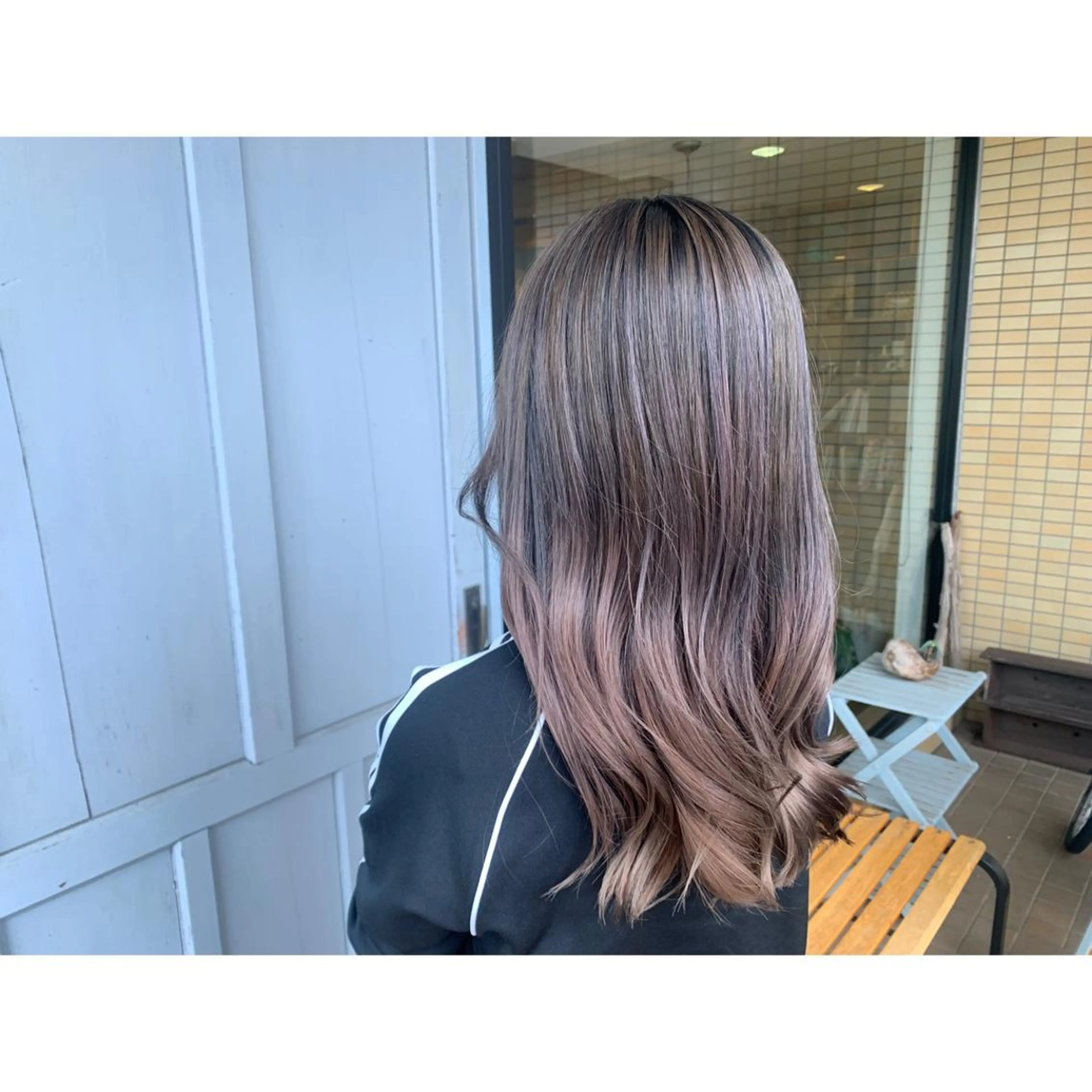 ロング カラー バレイヤージュ ベージュカラー ブリーチ レイヤーカット ヘアカラー トリートメント ツキダテ ユイのヘアスタイル