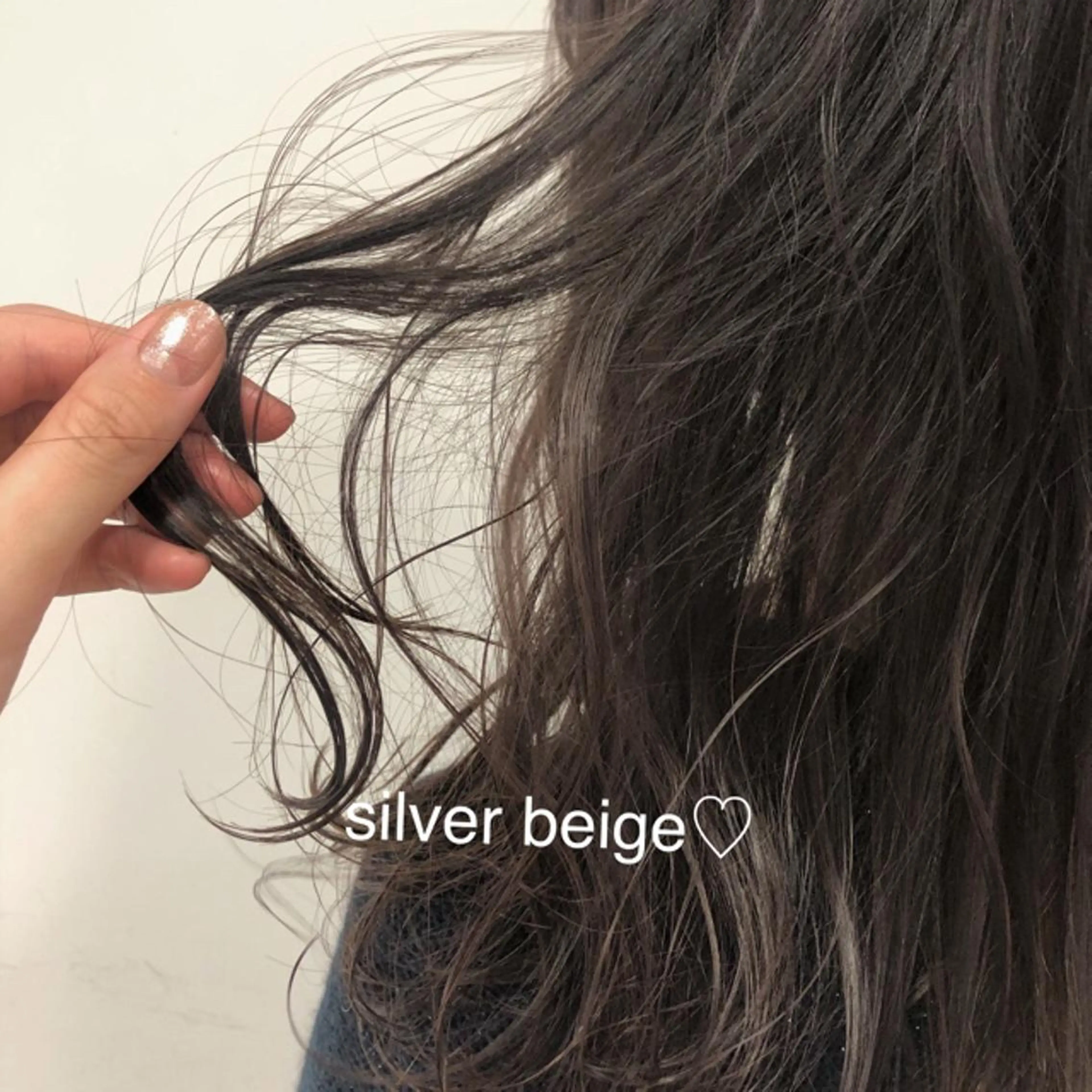 セミロング カラー GLROW haruhiのヘアスタイル