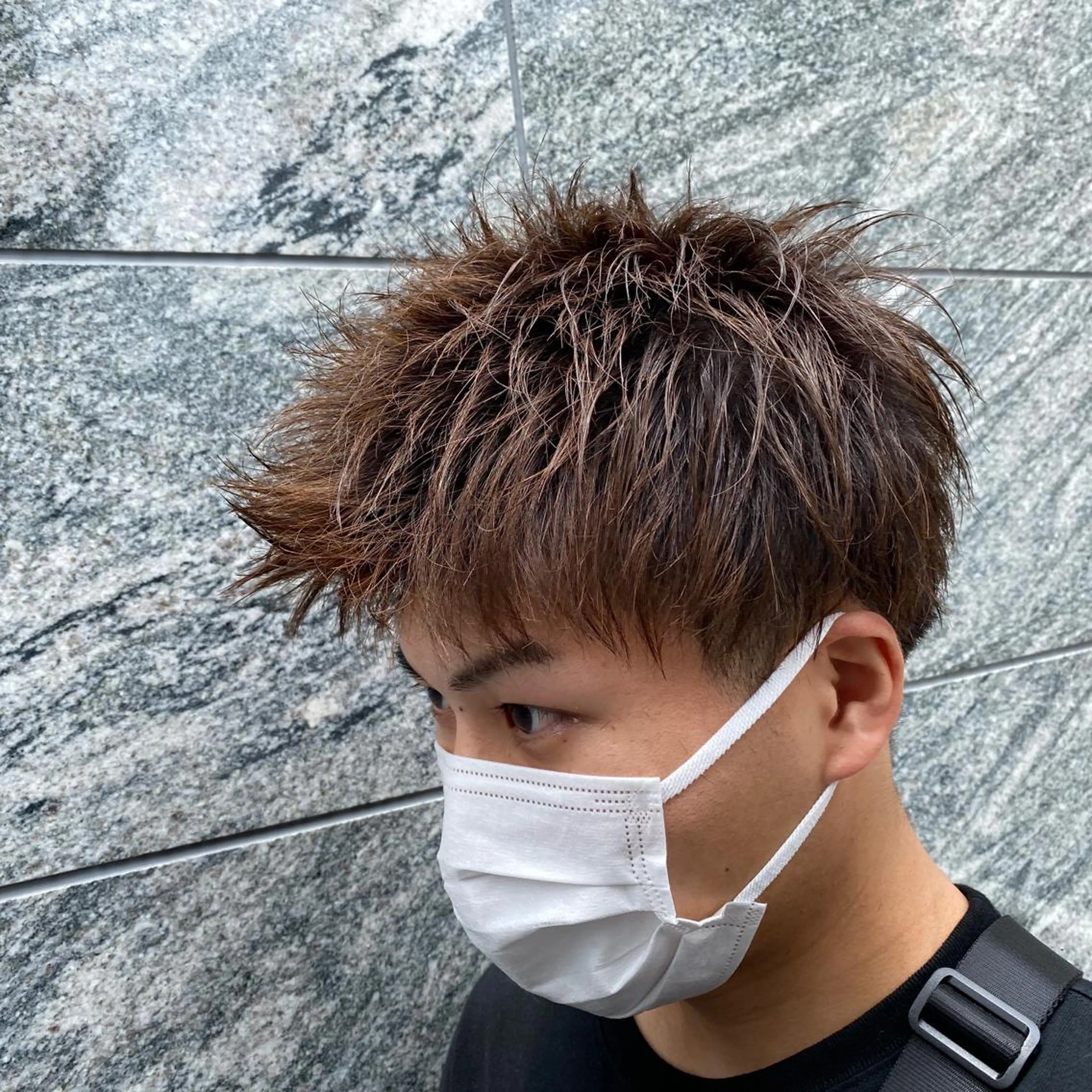 ショート カラー メンズ アップバング メンズブリーチ ビジネス センターパート メンズハイトーン ヘアカラー トリートメント ヘッドスパ ヘアセット 赤み消し🌿 透明感カラー🫧のヘアスタイル