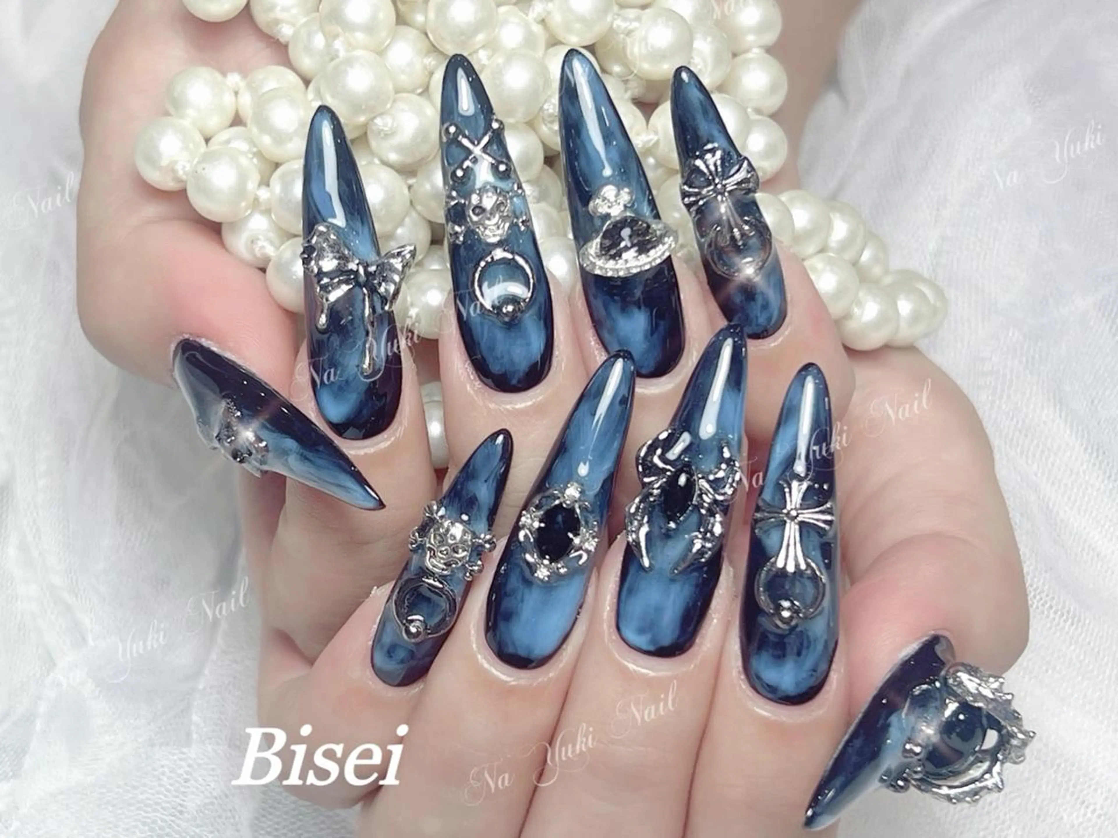 ネイル ハンドネイル 🦋 Queenieのネイルデザイン