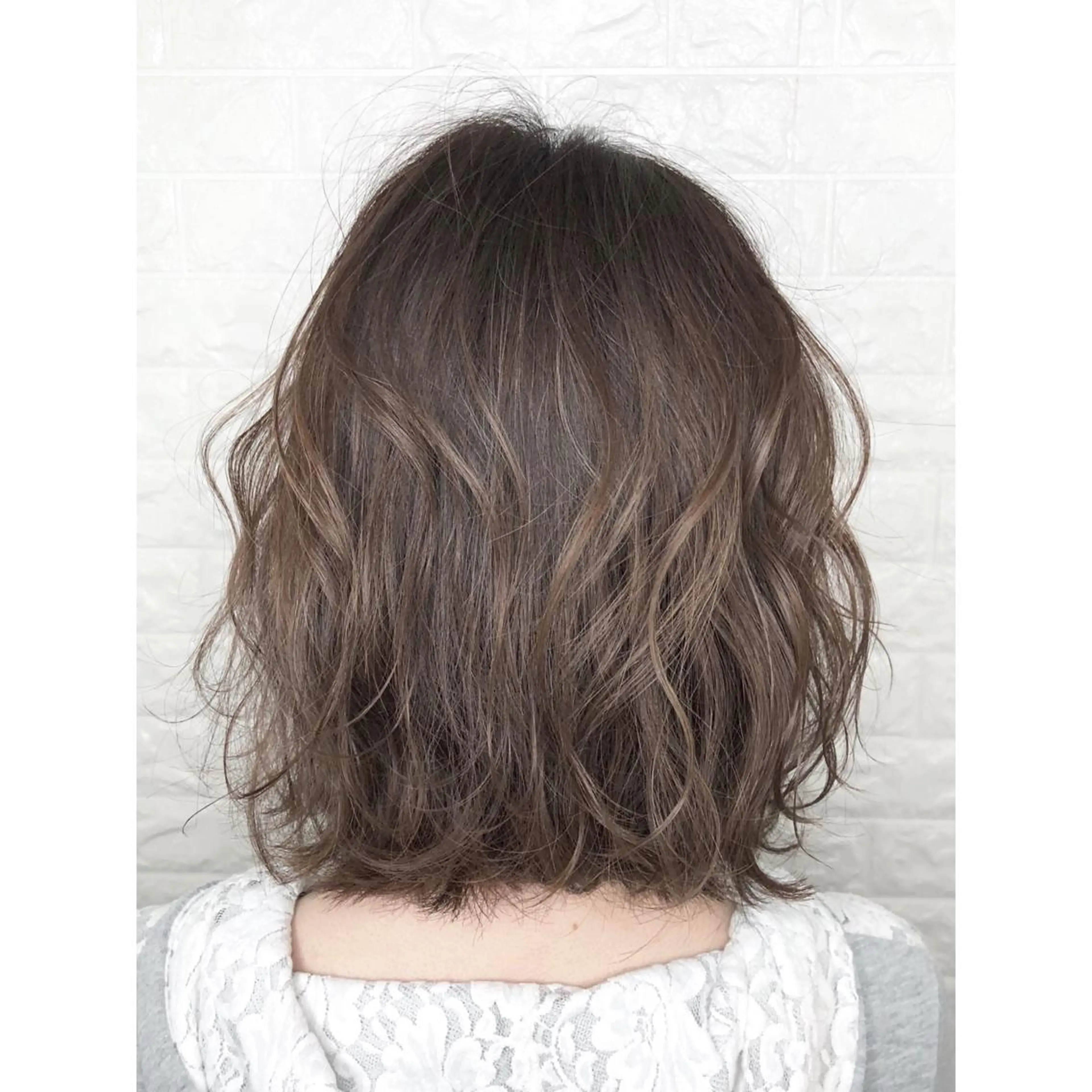 ミディアム カラー ベージュカラー ブラウンカラー ブラウンベージュ 透明感カラー ハイライトカラー KIZU 髪質改善 オカルト怪談のヘアスタイル