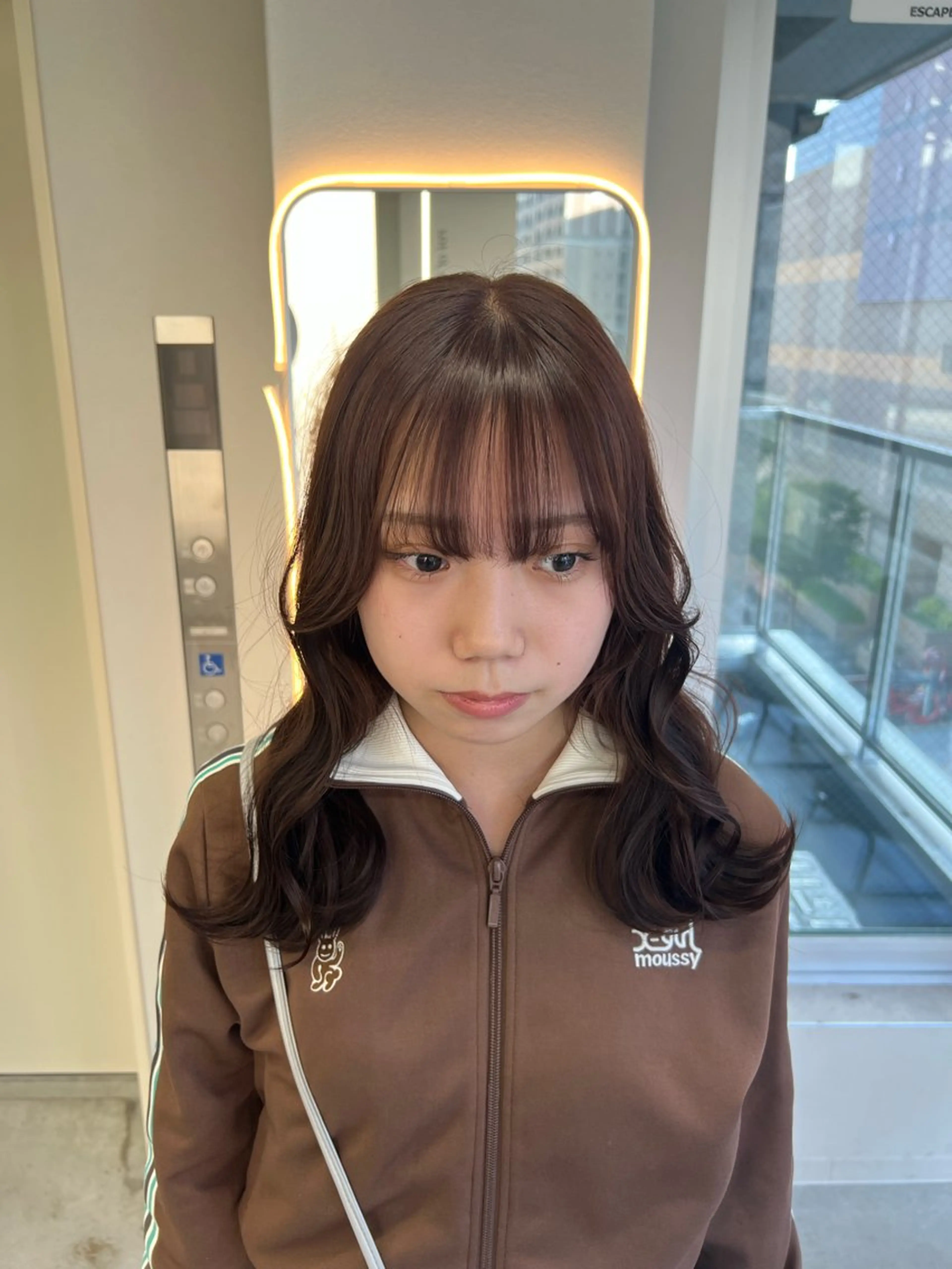 セミロング ヘアカラー maya レイヤーカットのヘアスタイル