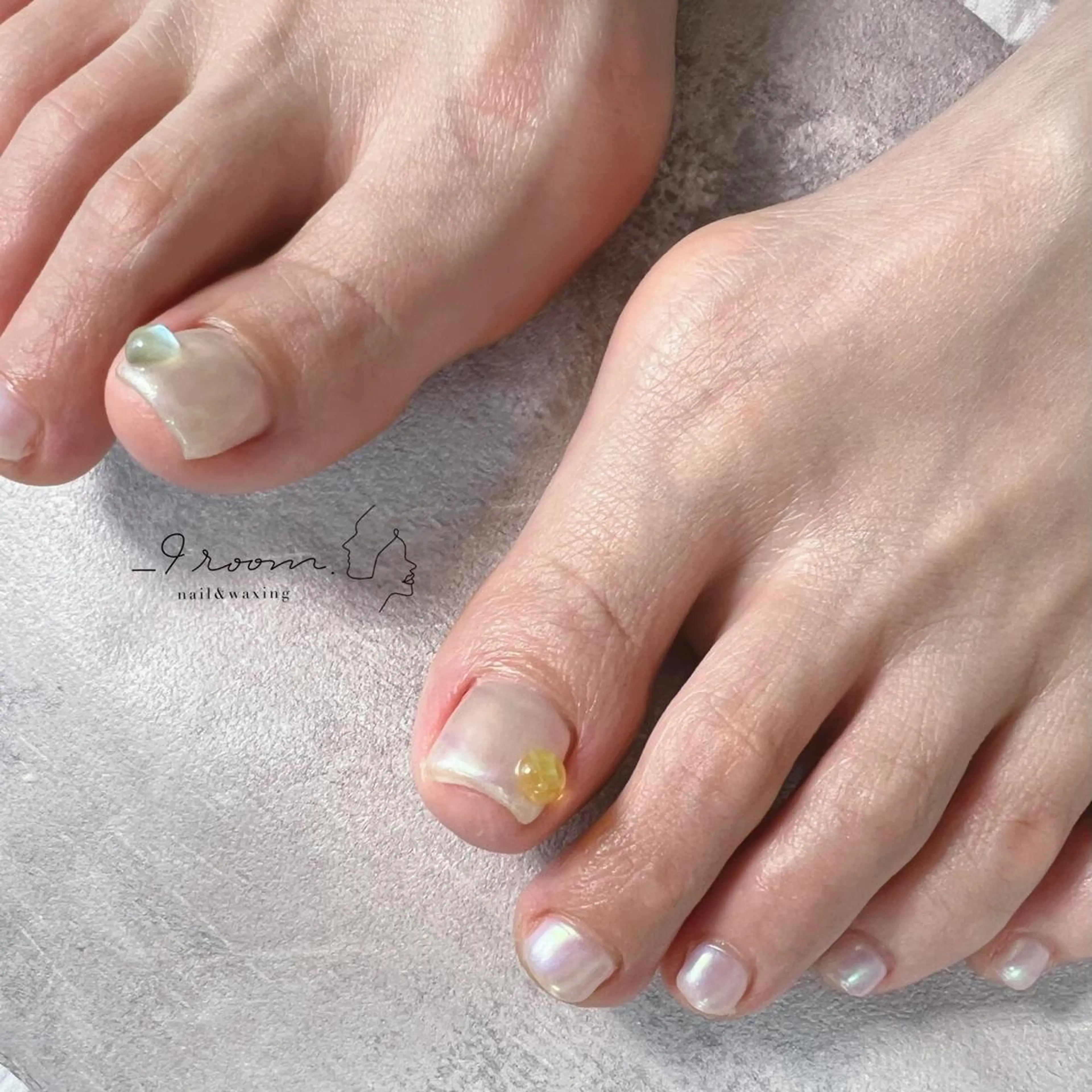 ネイル オーロラネイル フットネイル ワンカラーネイル 夏ネイル _9 room. Yoshimiのネイルデザイン