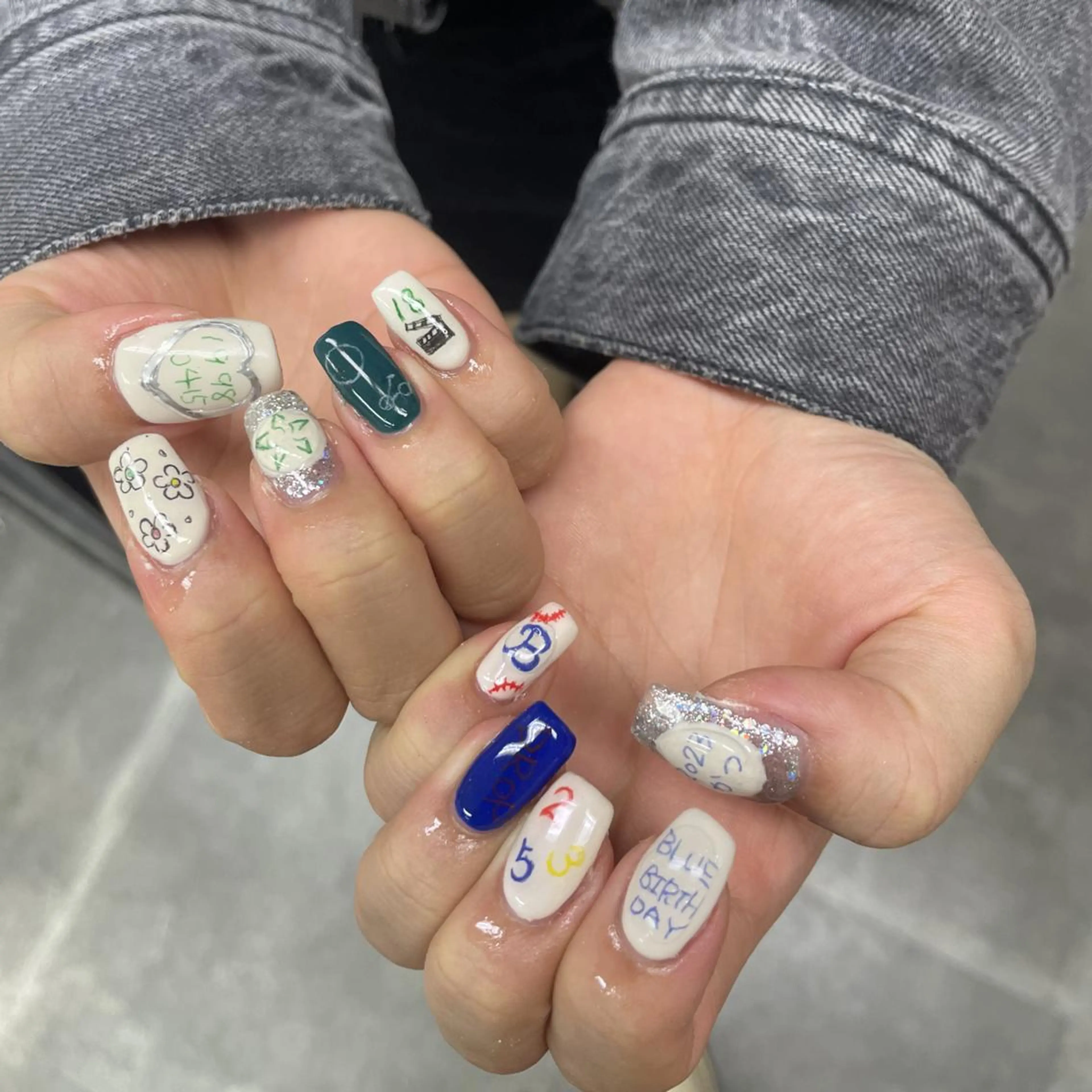 ネイル アートネイル べっ甲ネイル ジェルネイル グリーン キラキラネイル nailstudio eviz新宿店のネイルデザイン