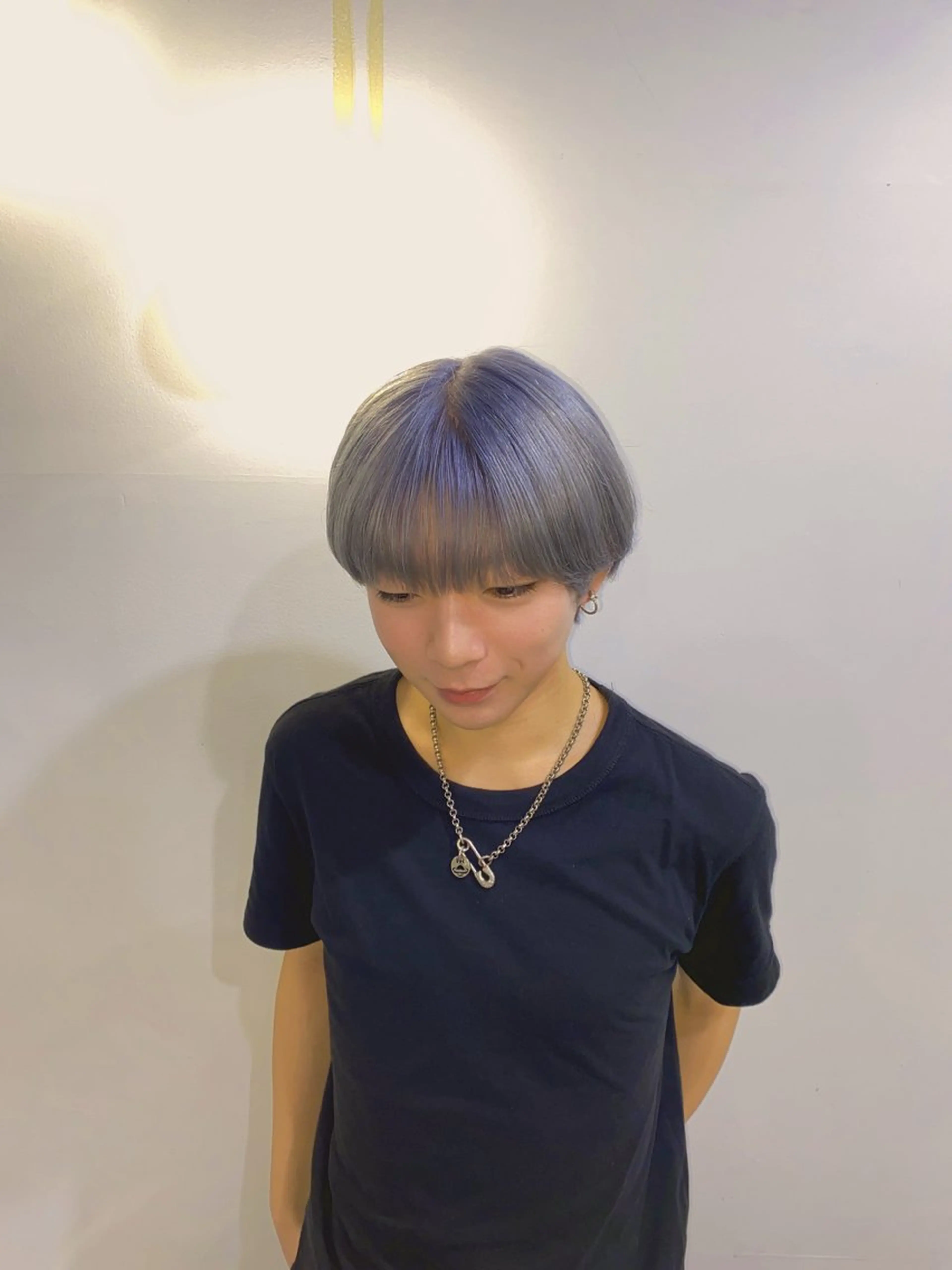 カラー メンズ マッシュ シースルーマッシュ シルバー ハナダ メイのヘアスタイル