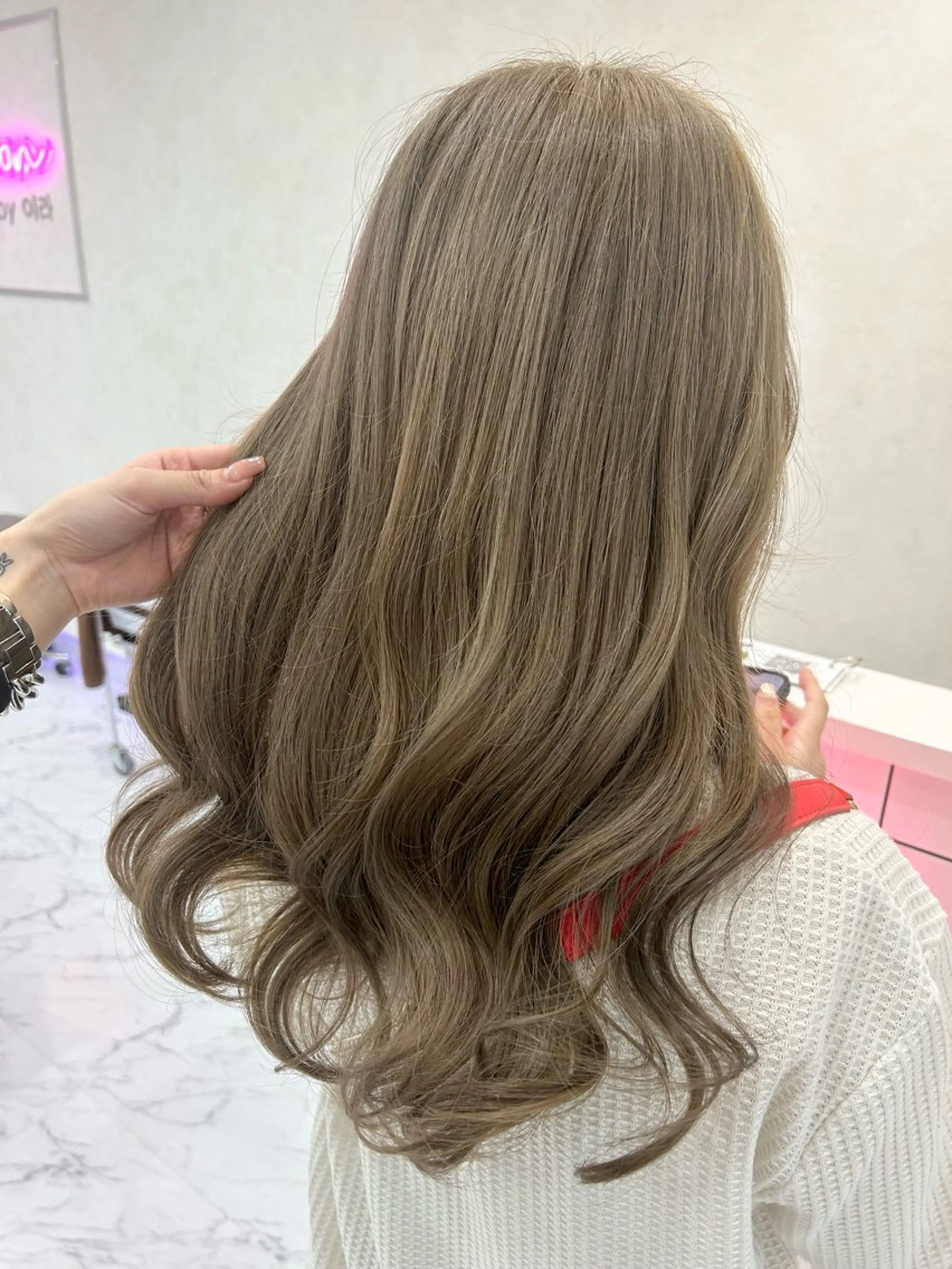 セミロング カラー ヘアカラー ハイトーン/韓国風 🤍Nacchi🐈のマツエク・マツパデザイン