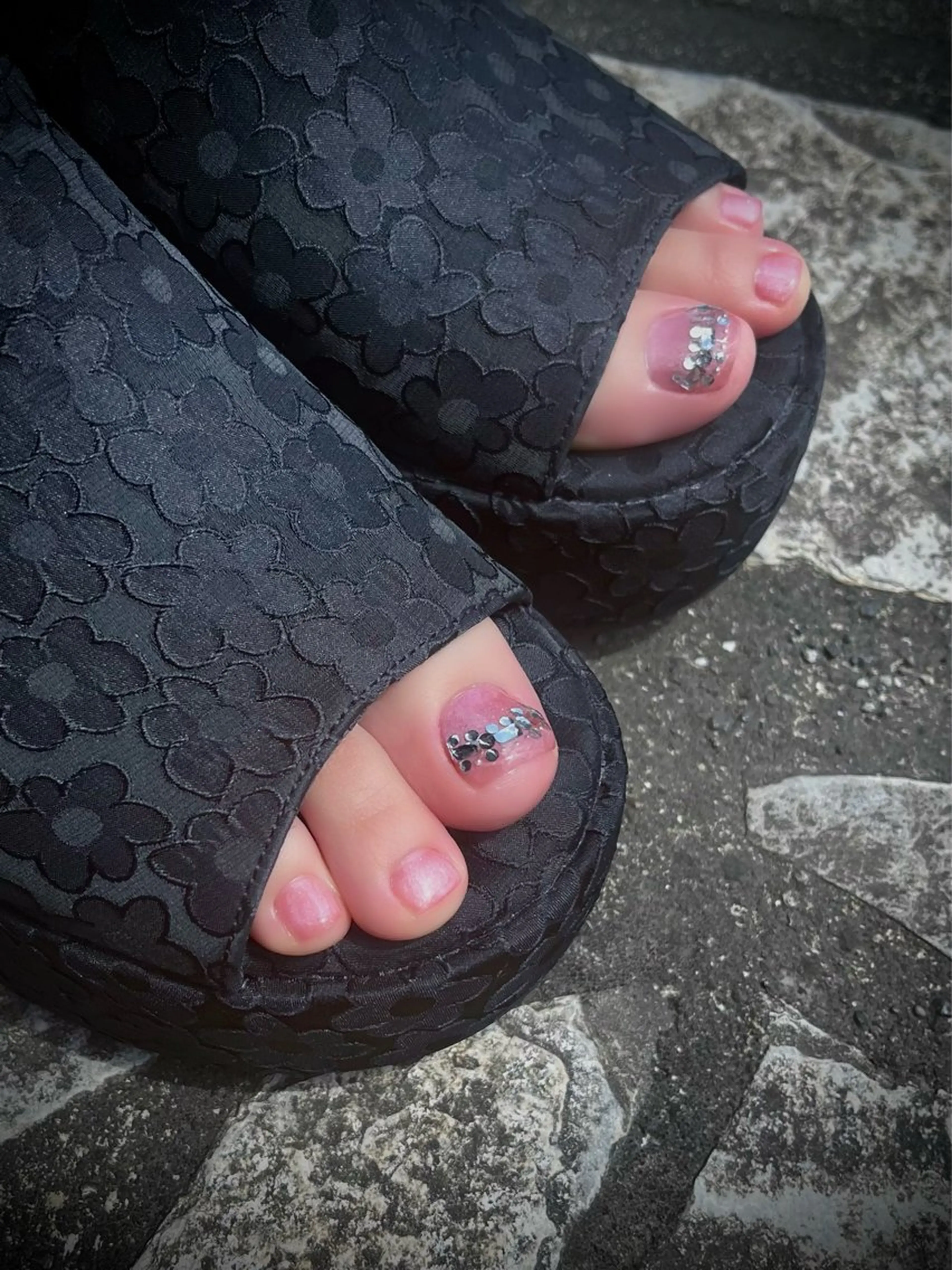 ネイル フットネイル キラキラネイル マグネットネイル ワンカラーネイル スカルプネイル nine.🦋 YUKOのネイルデザイン