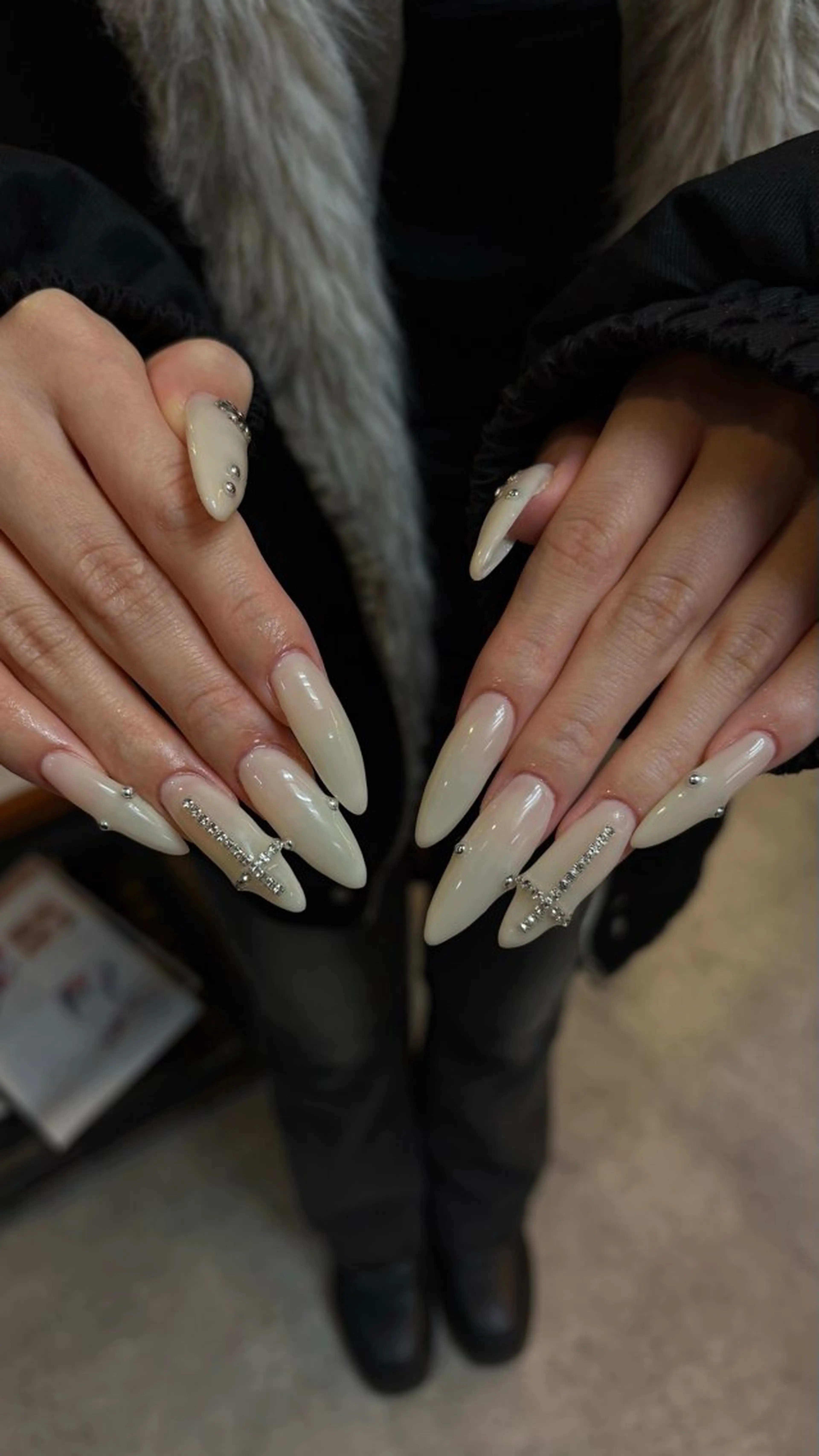 ネイル しおん🎶|ひと 癖ニュアンス|個性派のネイルデザイン