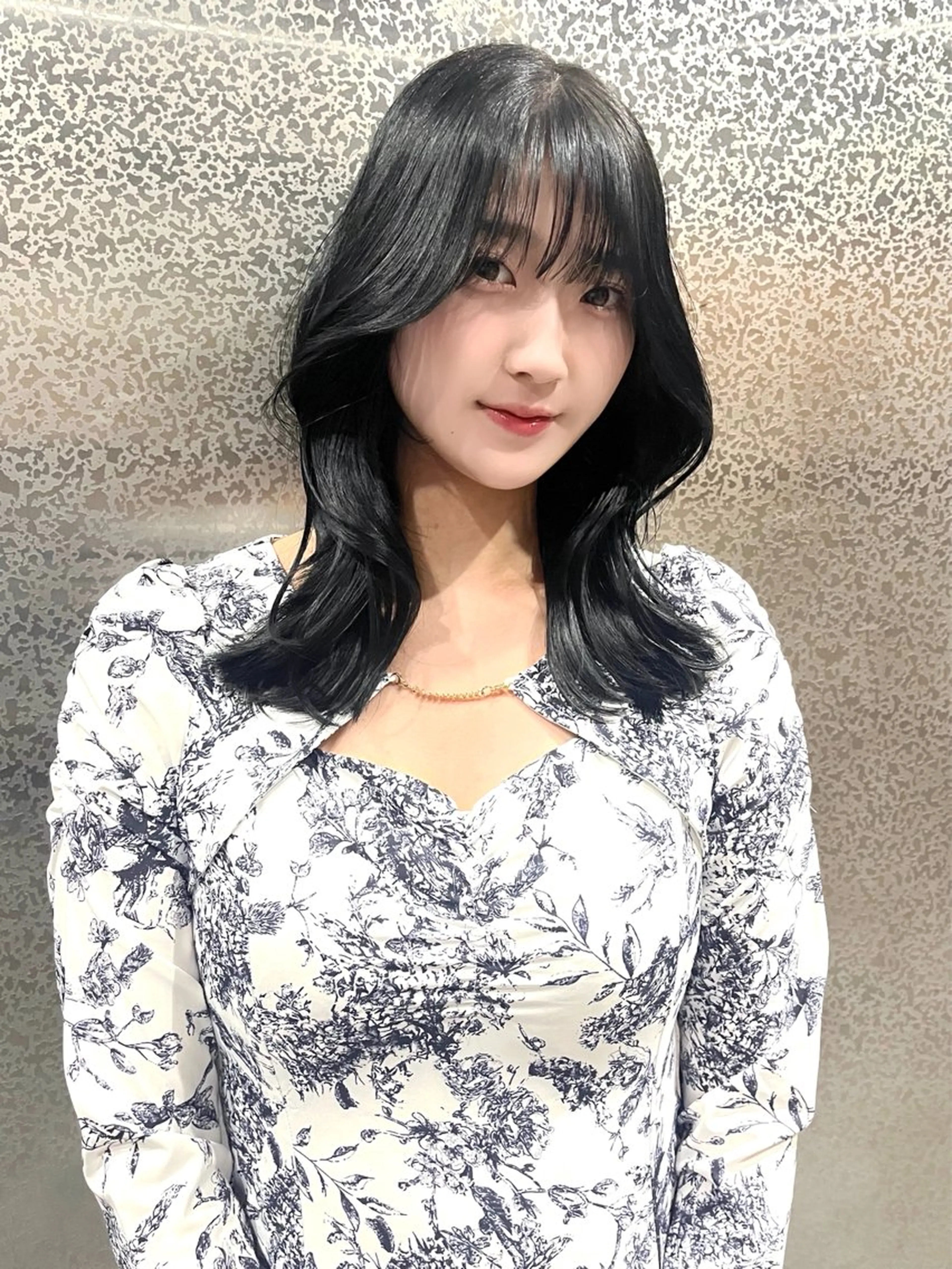 ミディアム カラー カット ヘアカラー トリートメント 尾崎隼大 レイヤー/韓国ヘアのヘアスタイル