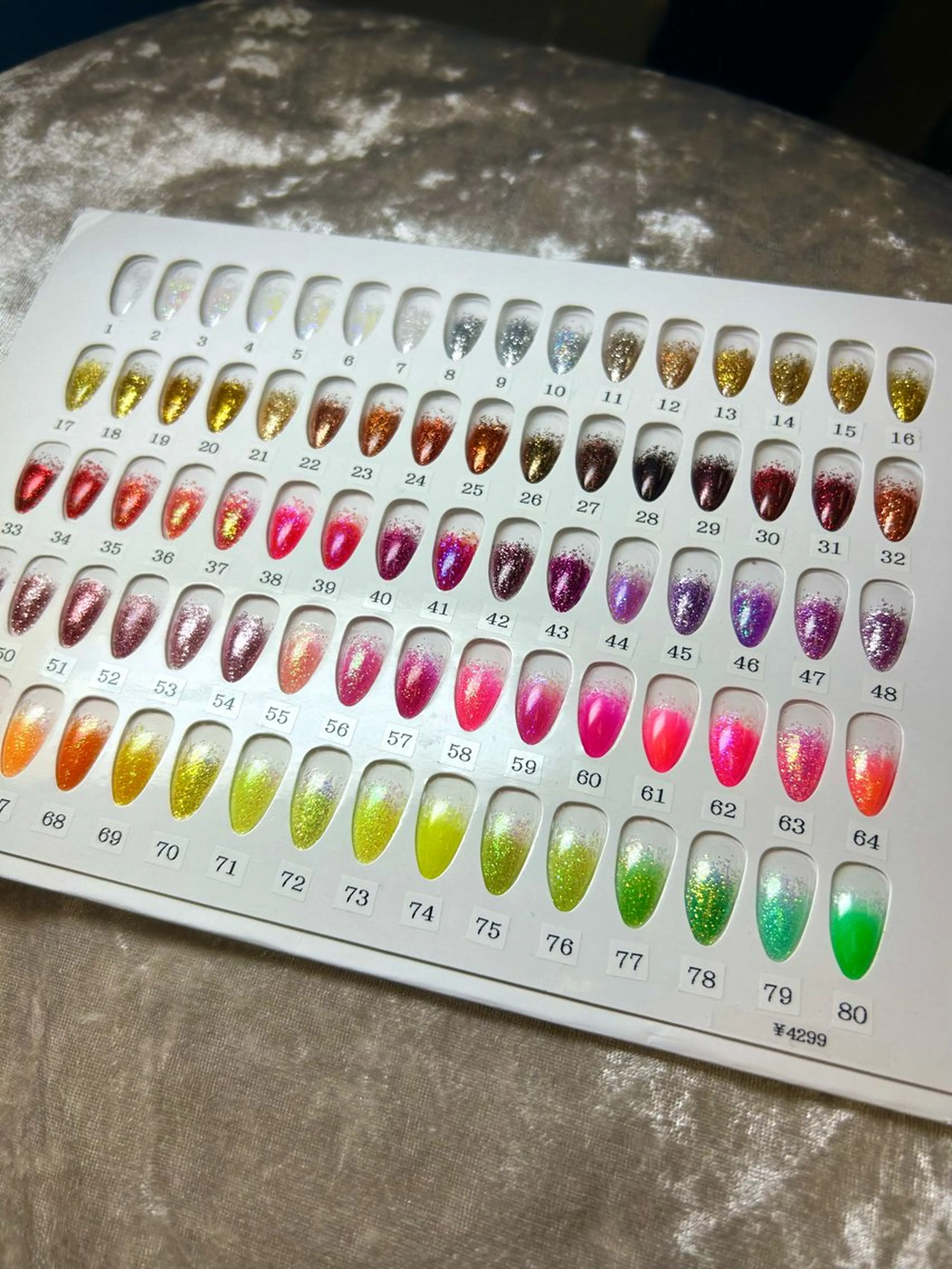 ネイル ネイルサロンエーナイン千歳所属・伊藤 姫花のネイルデザイン