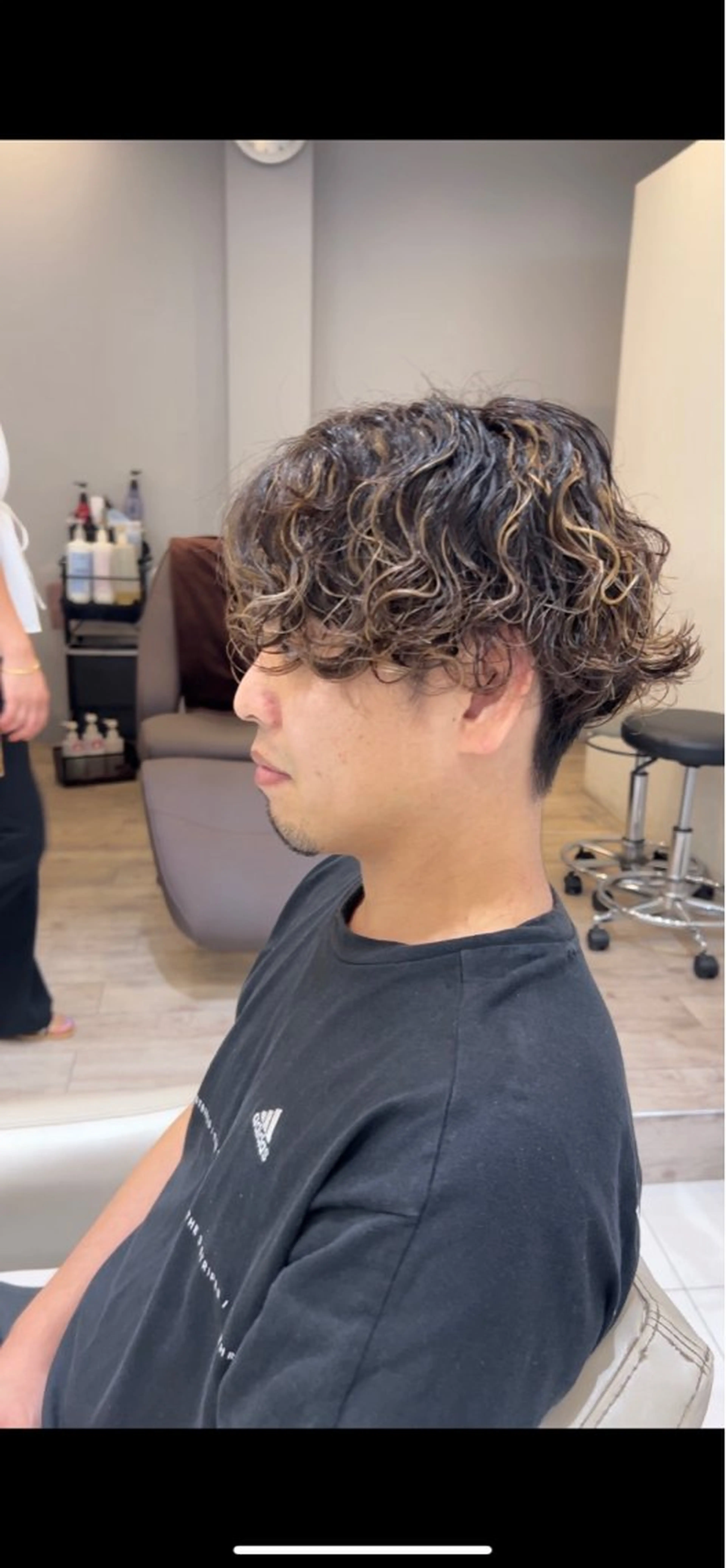パーマ メンズ センターパート マッシュ メンズパーマ 波巻きパーマ スパイラルパーマ カット メンズサロンGRIT 店長　深山一平のヘアスタイル