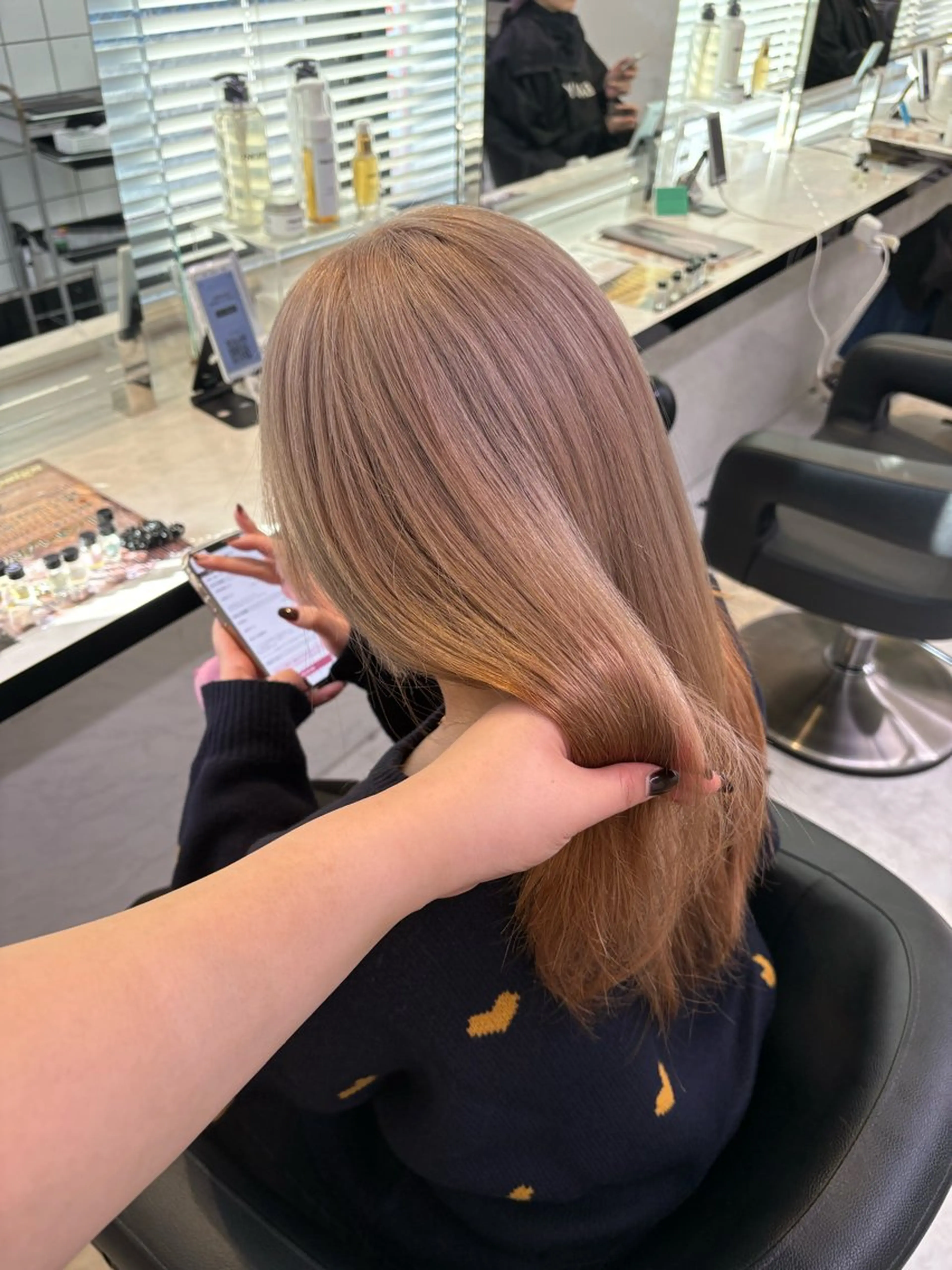 ロング カラー ヘアカラー トリートメント 透明感ベージュカラー ♡上野♡AIのヘアスタイル