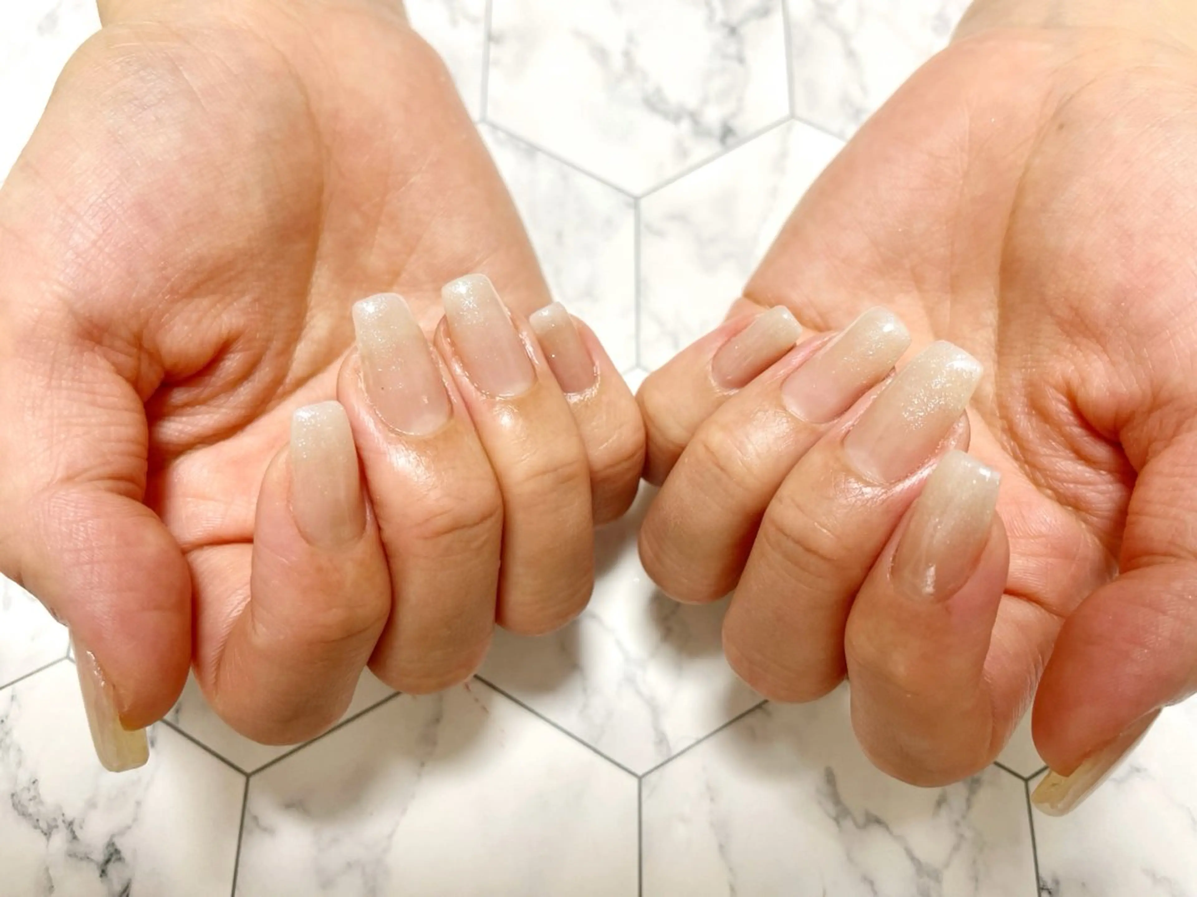 ネイル グラデーション シンプルネイル ホワイト nailroom.. shikiのネイルデザイン