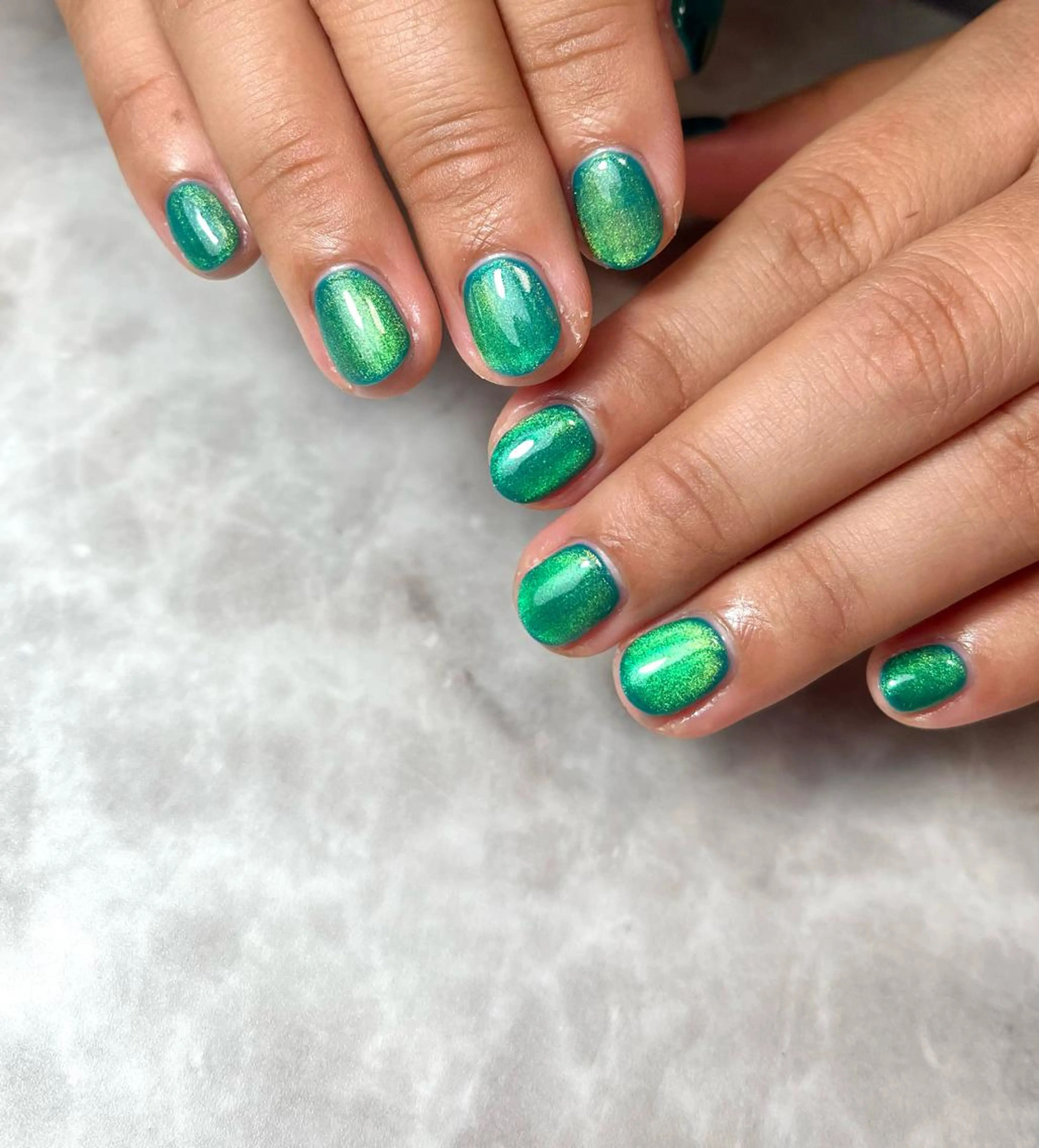 ネイル ジェルネイル グリーン キラキラネイル 韓国ネイル マグネットネイル ハンドネイル nails' it...のネイルデザイン