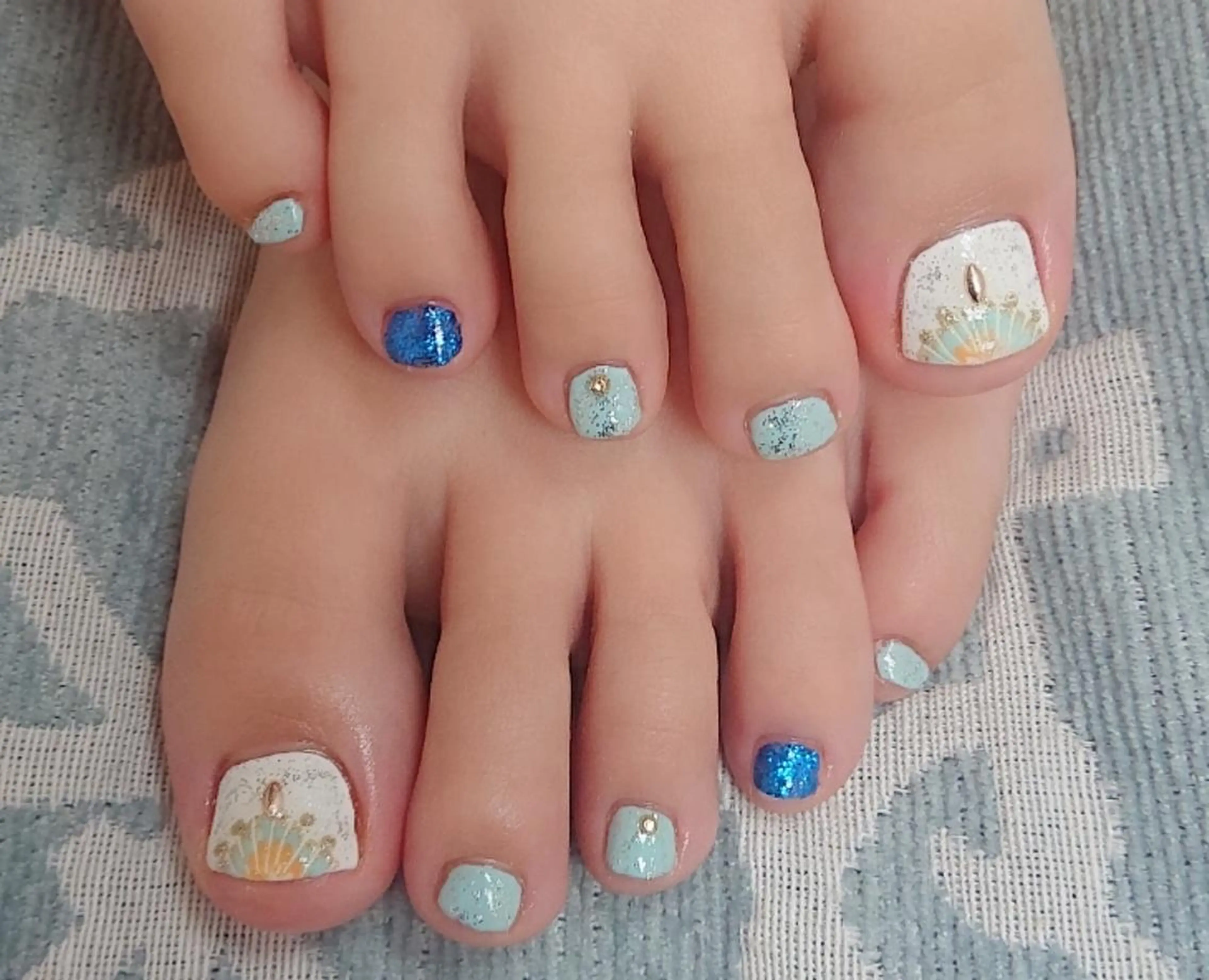 ネイル 🍒当日もOK🍒 𝑳𝑼𝑵𝑨花井のネイルデザイン