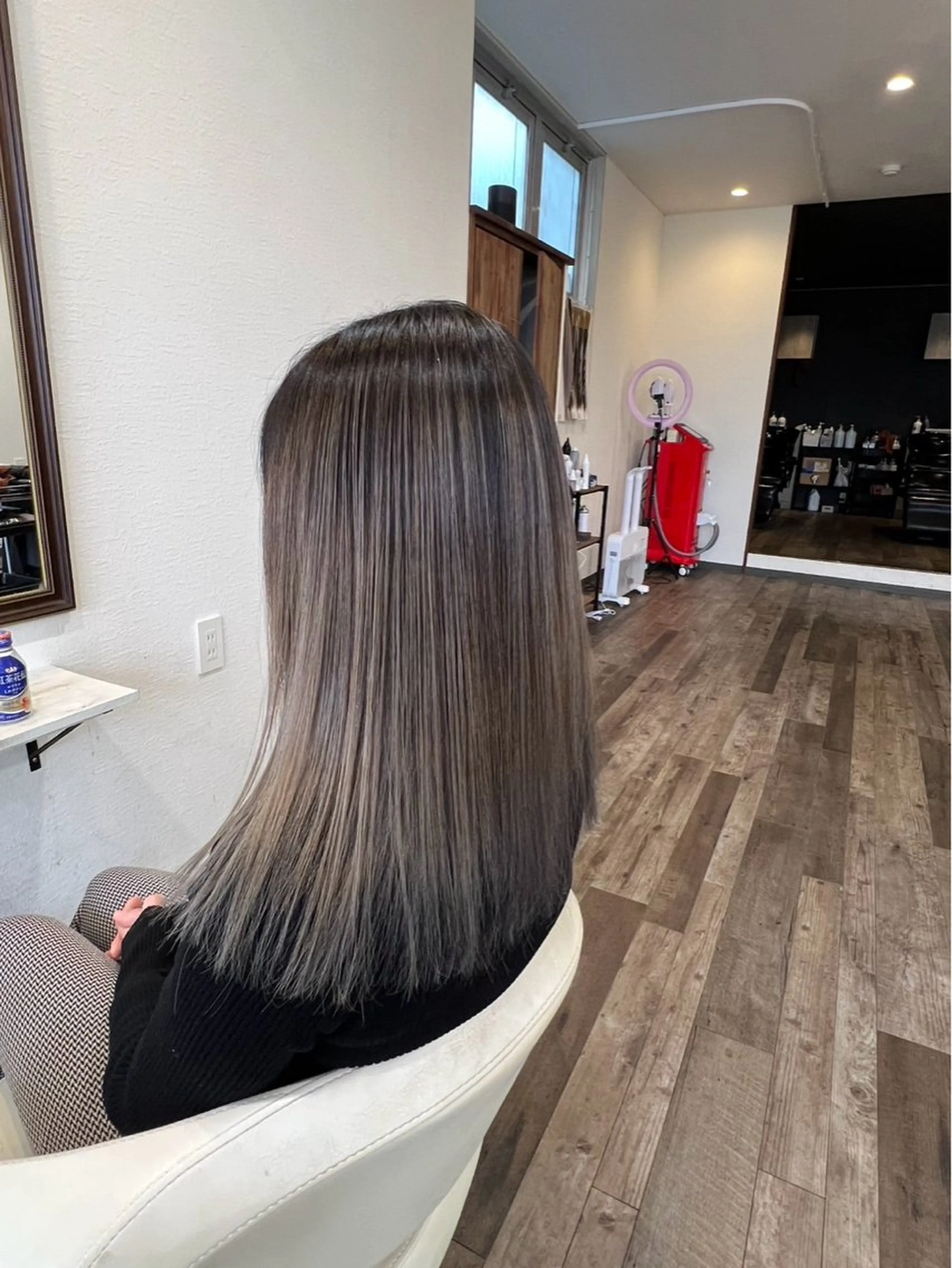 セミロング カラー ヘアカラー 鍵 魁斗のヘアスタイル