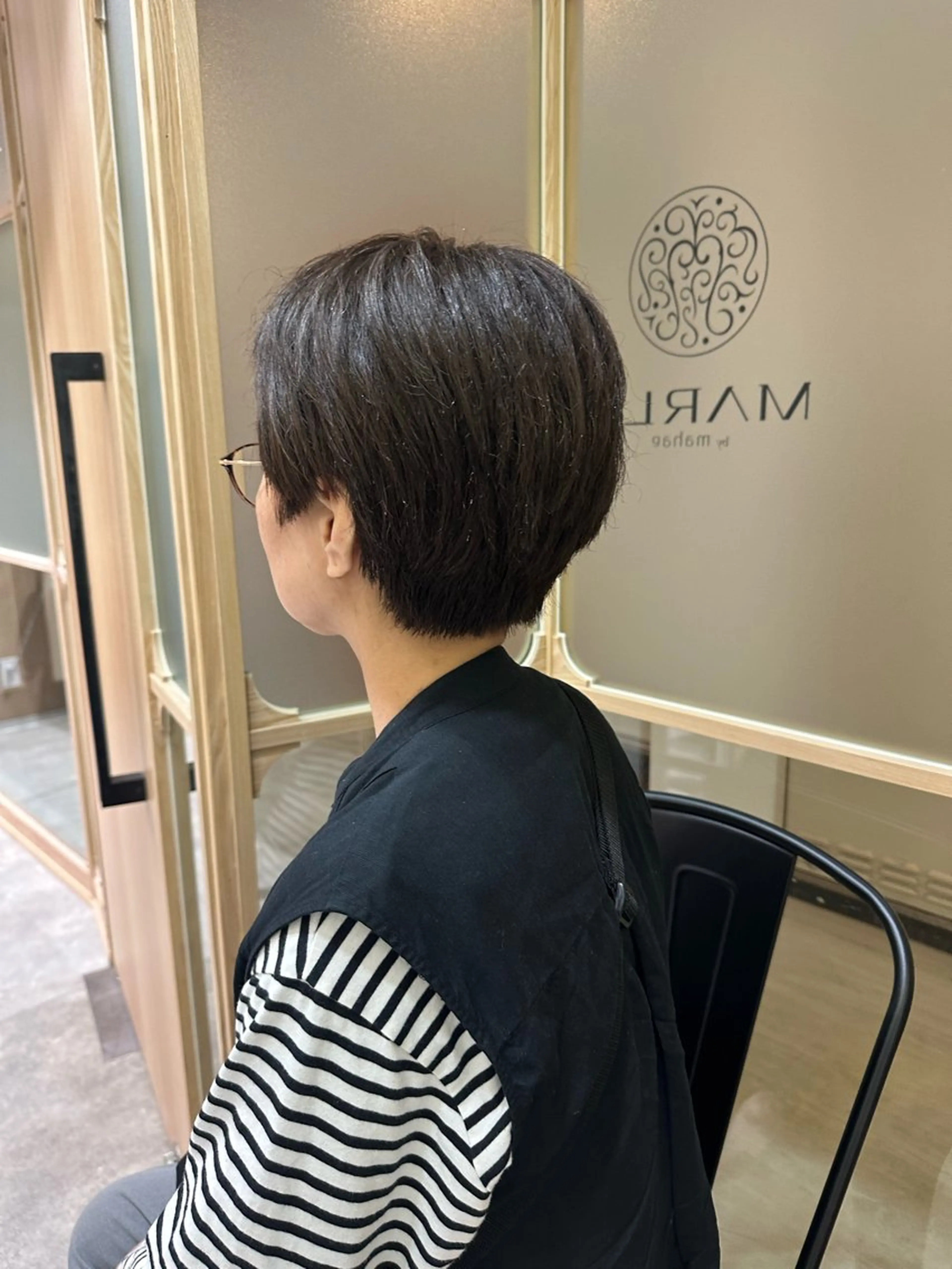 ショート カラー ロジェブルー 川合【和泉中央】のヘアスタイル