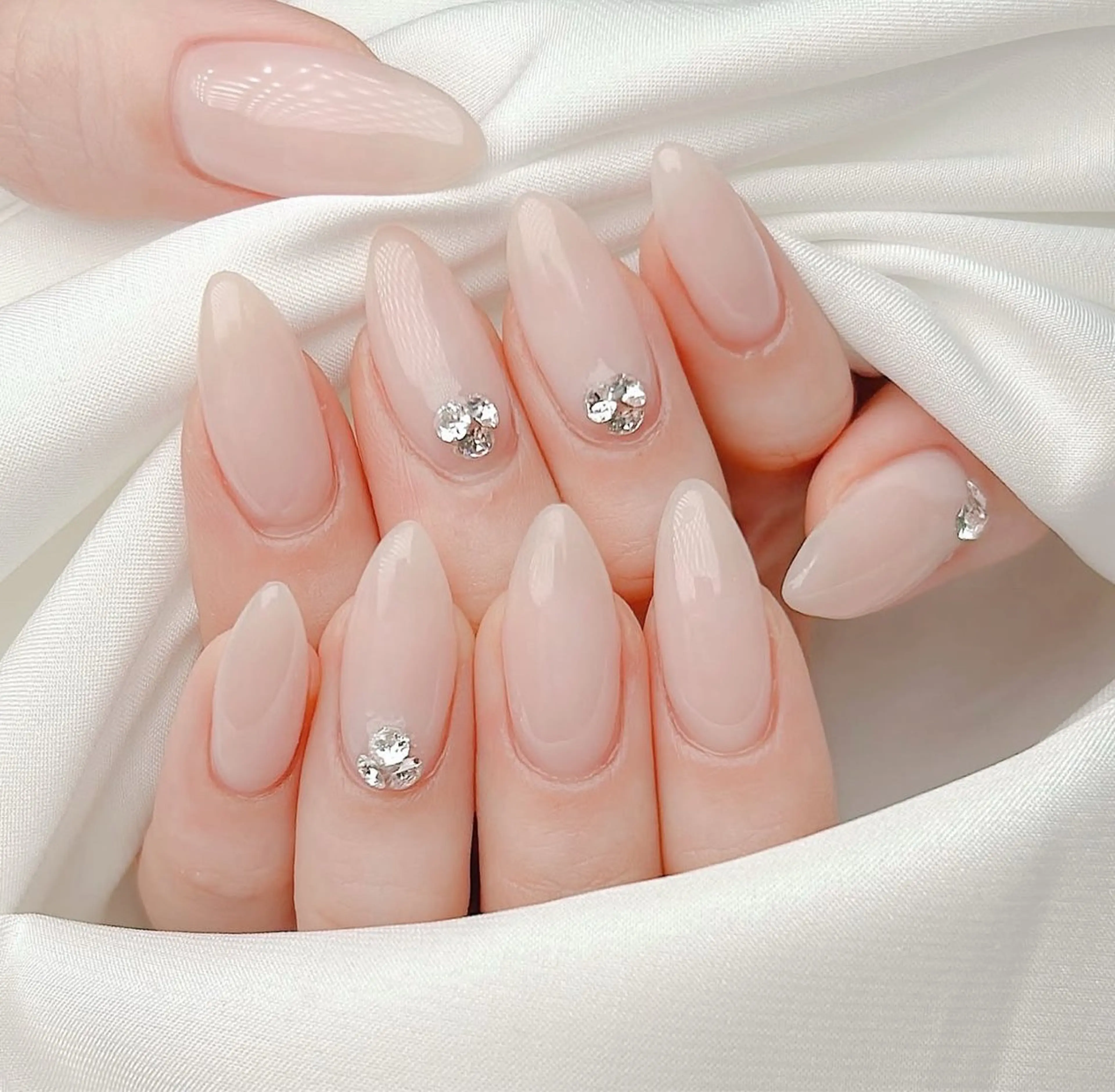 ネイル キラキラネイル マグネットネイル ミラーネイル ニュアンスネイル 春ネイル ハンドネイル Lyna 池袋のネイルデザイン