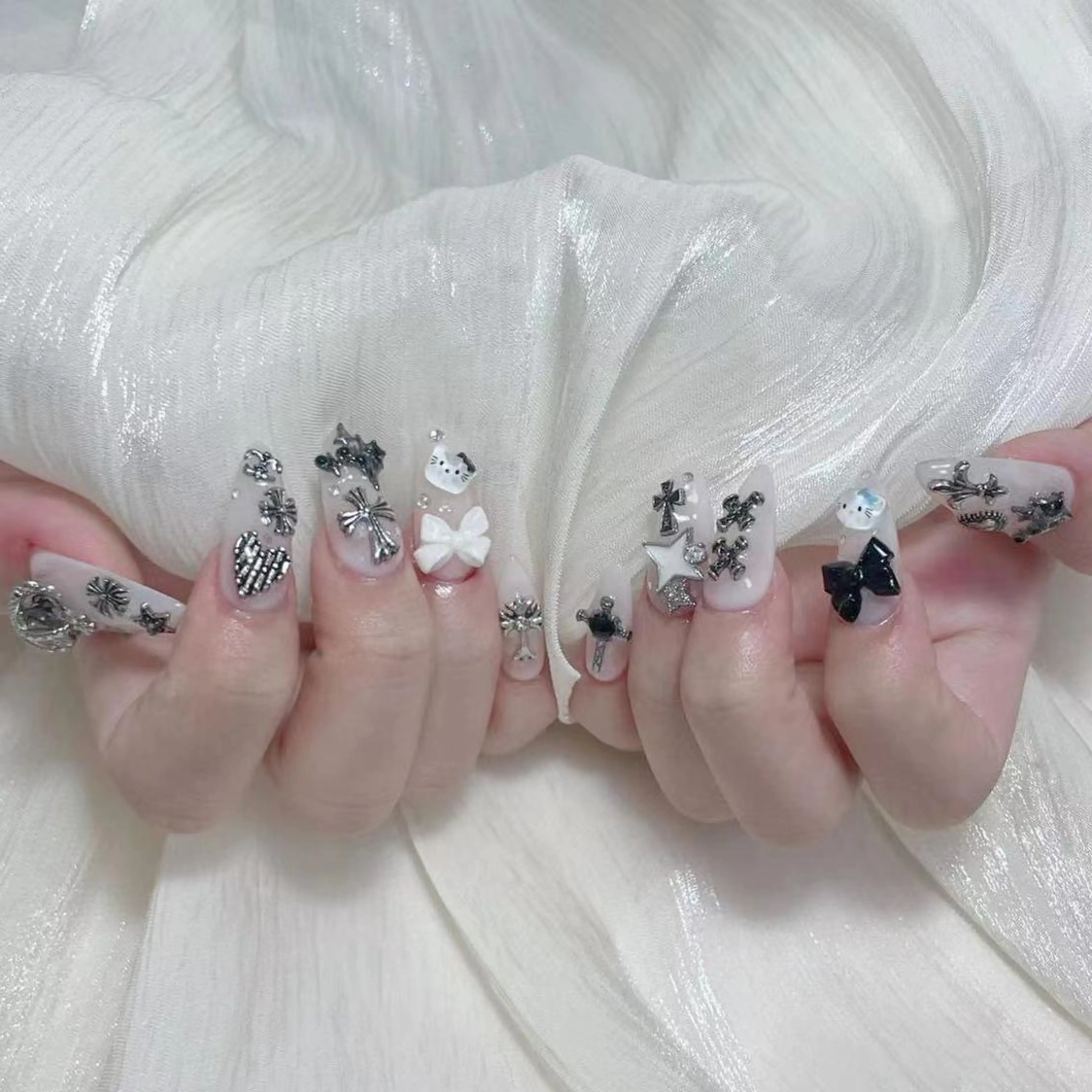 ネイル アートネイル オーロラネイル フラッシュネイル ガーリー キラキラネイル ハンドネイル Diamond NAIL💝のネイルデザイン