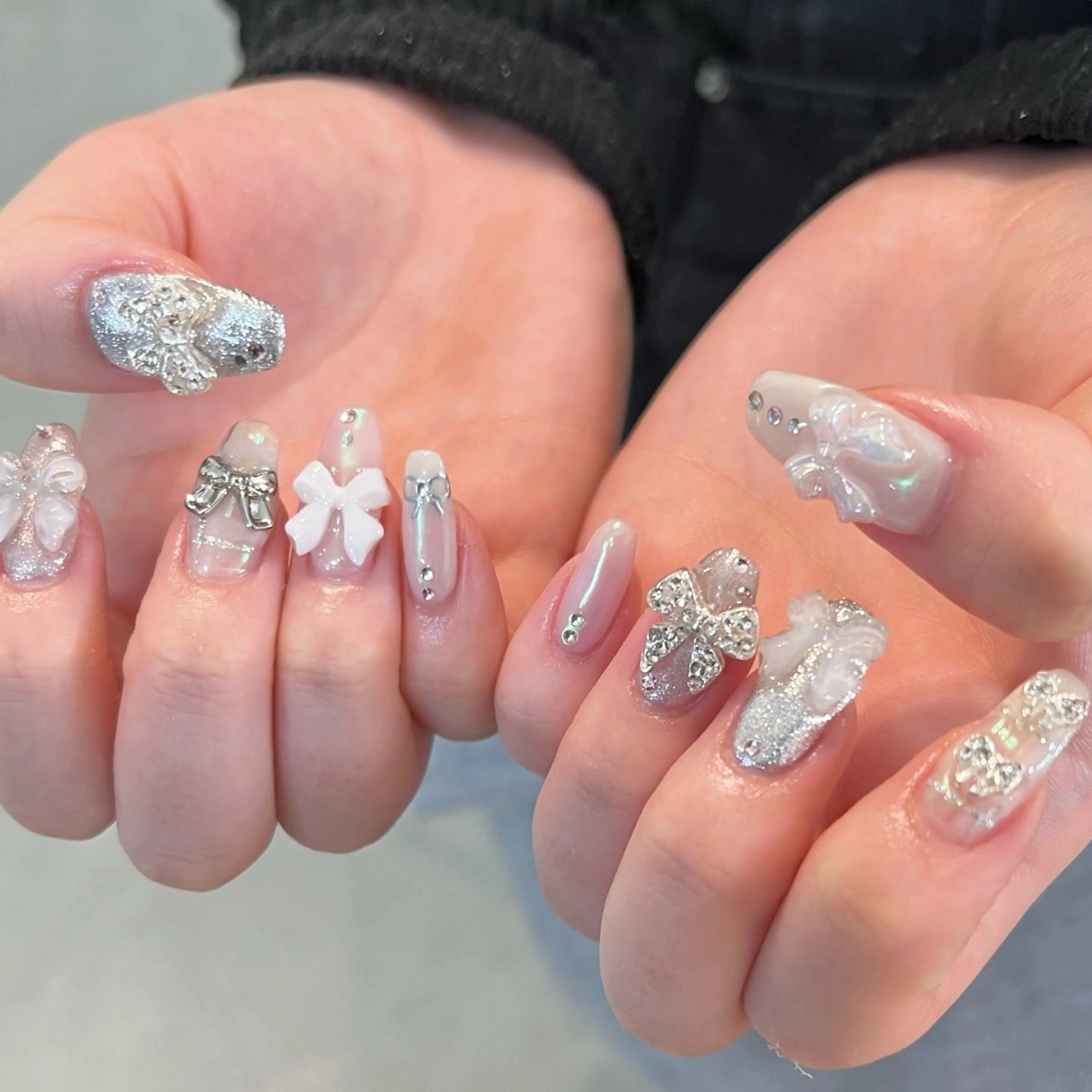 ネイル オーロラネイル ハンドネイル sio.nail&eyebrow salon shimokitazawa2号店所属・nailist mana𖤐´-のネイルデザイン