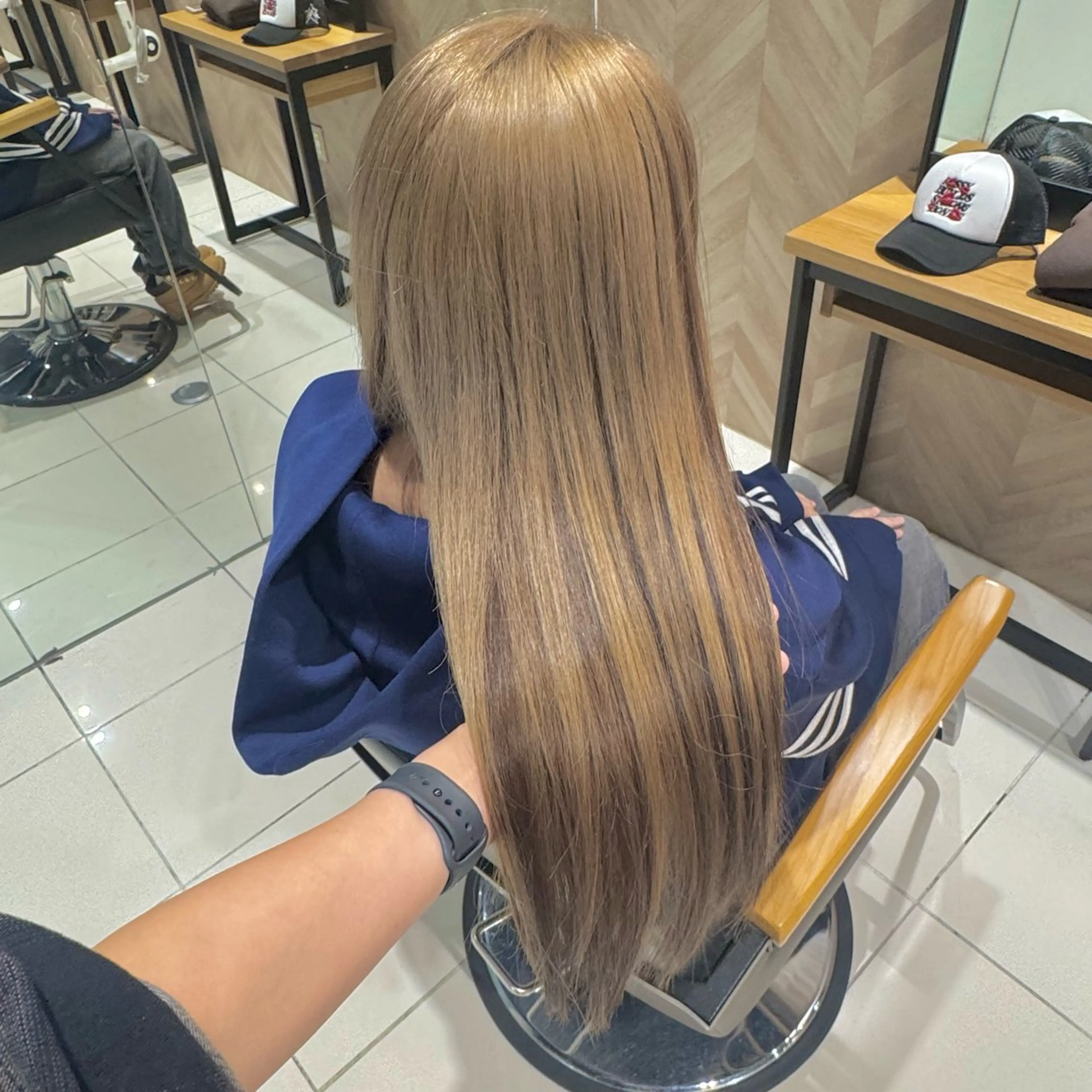 ロング カラー デザインカラー ヘアカラー トリートメント 伊藤 深月のヘアスタイル