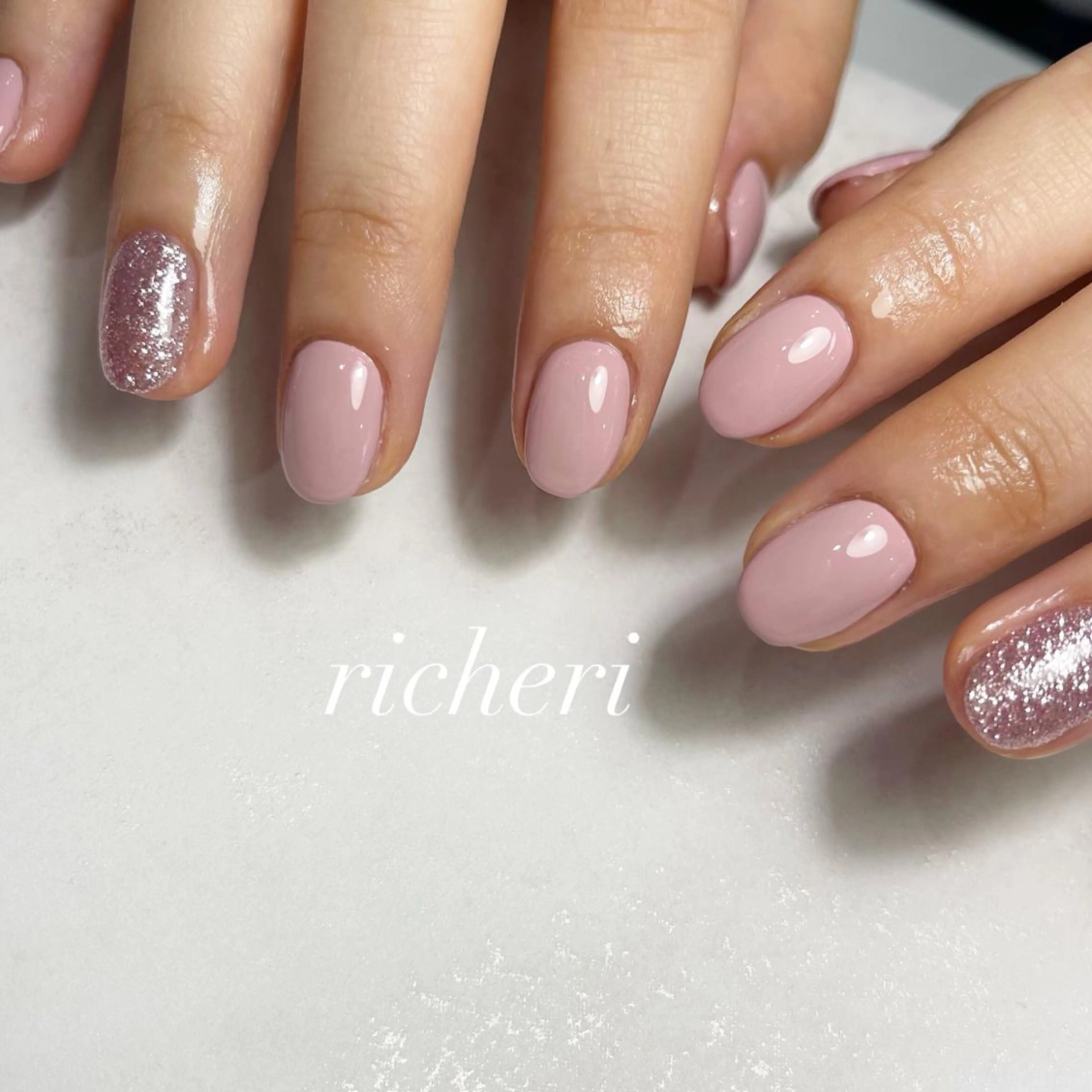 ミディアム ネイル 韓国風ヘア アートネイル フレンチネイル ジェルネイル ガラスフレンチ richeri beautyのエステ・リラクイメージ